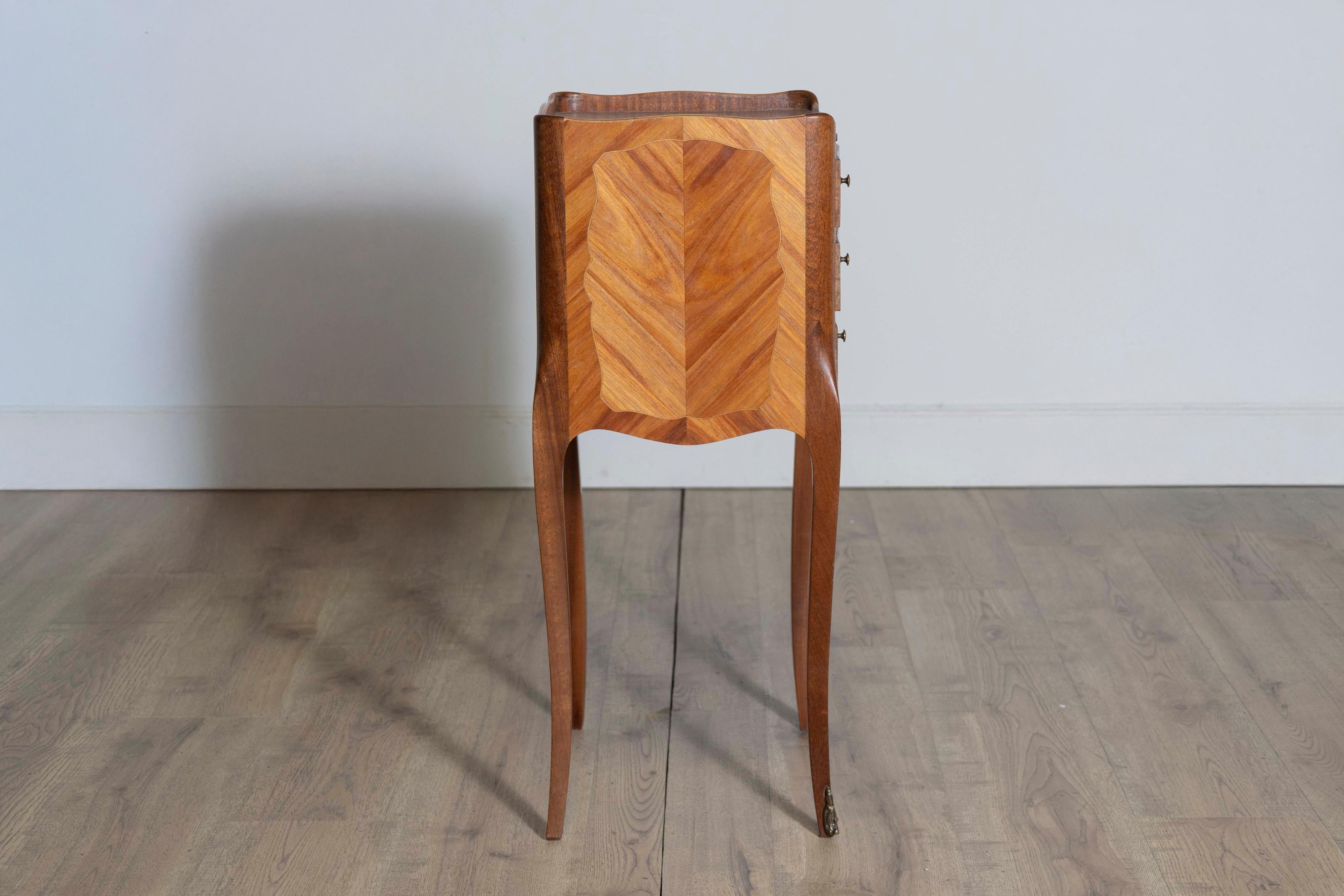Marqueterie Table à chevet française du 20e siècle en vente