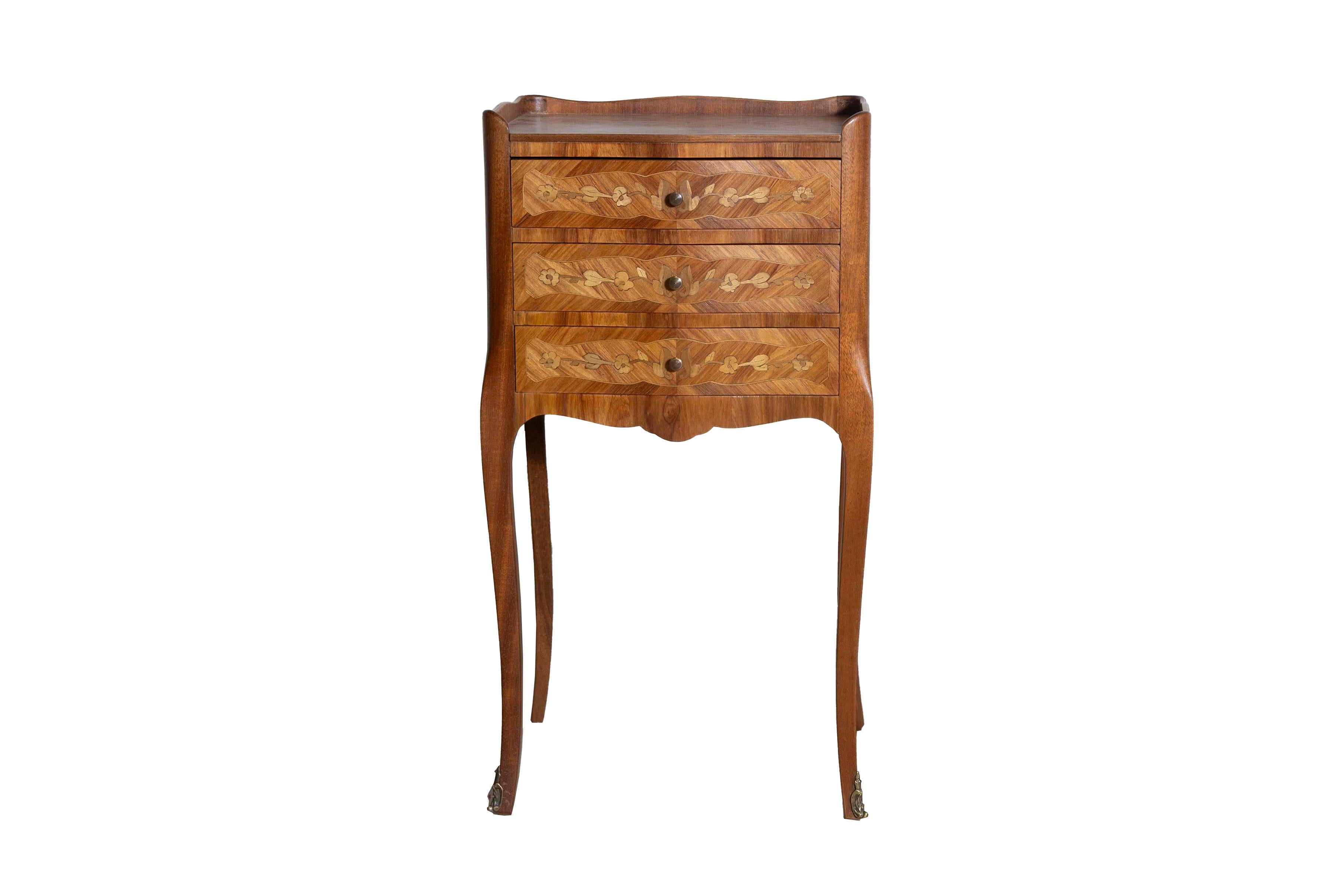 Table à chevet française du 20e siècle en vente