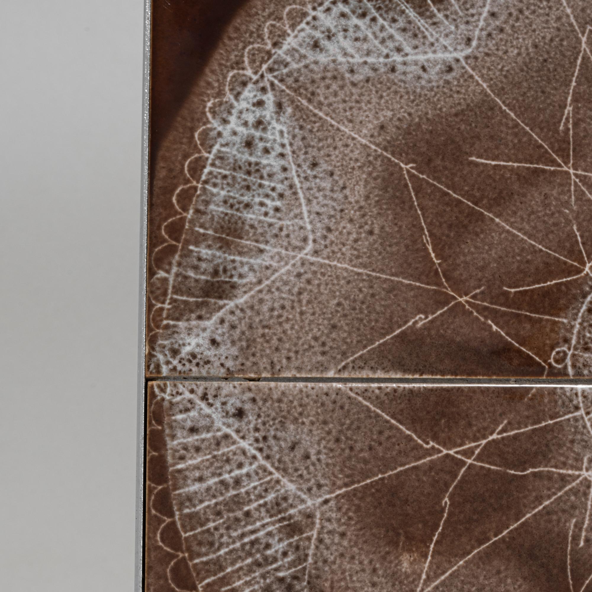 Table basse en chrome du 20e siècle avec plateau en céramique Par Juliette Belarti en vente 6