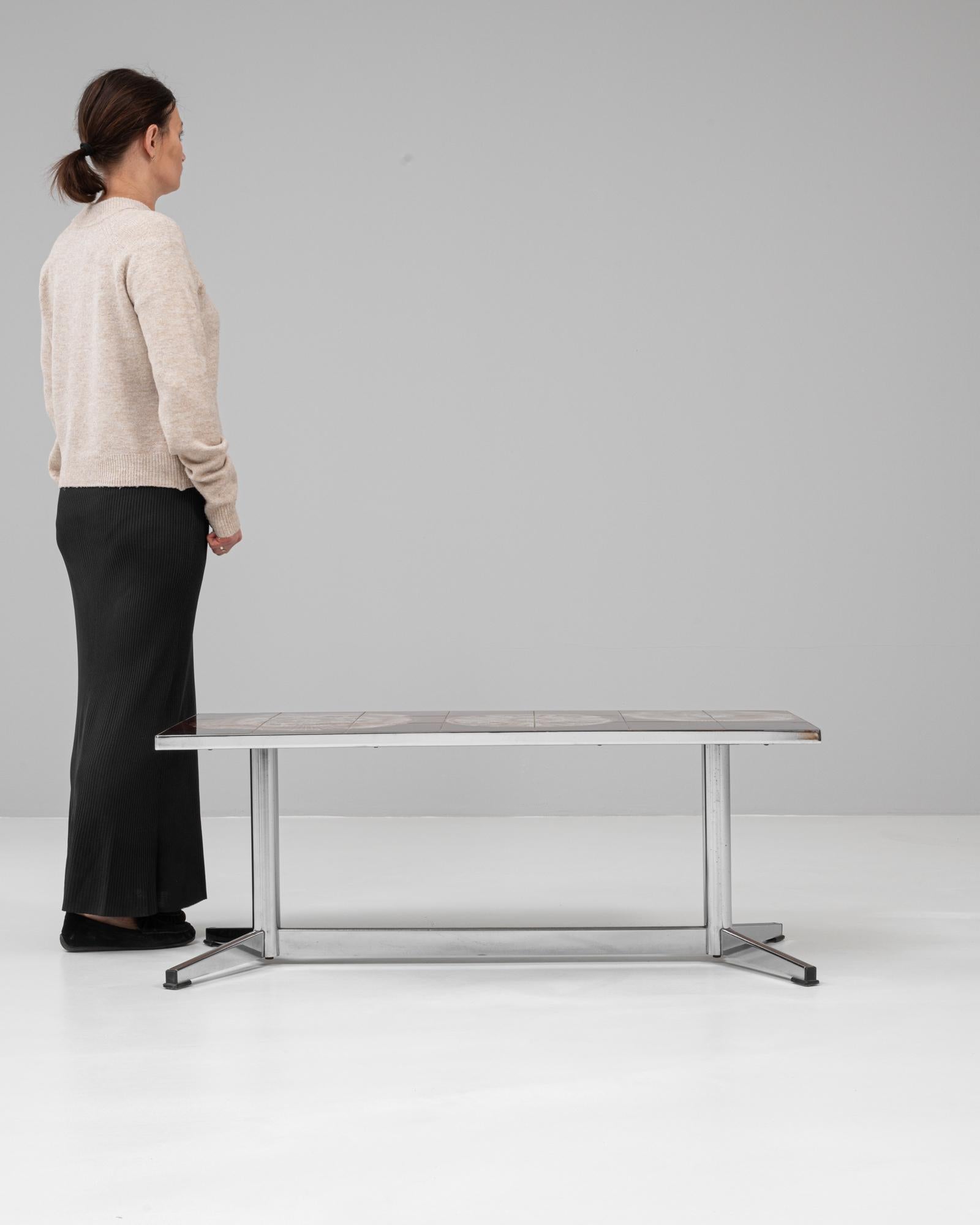 Français Table basse en chrome du 20e siècle avec plateau en céramique Par Juliette Belarti en vente
