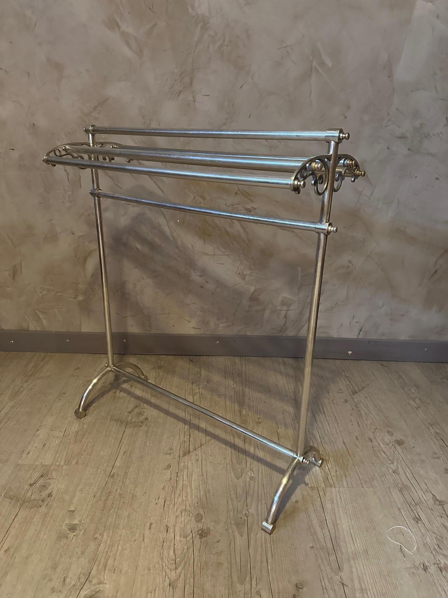 20th century French Chromed Metal Towels Rack In Good Condition For Sale In LEGNY, FR
