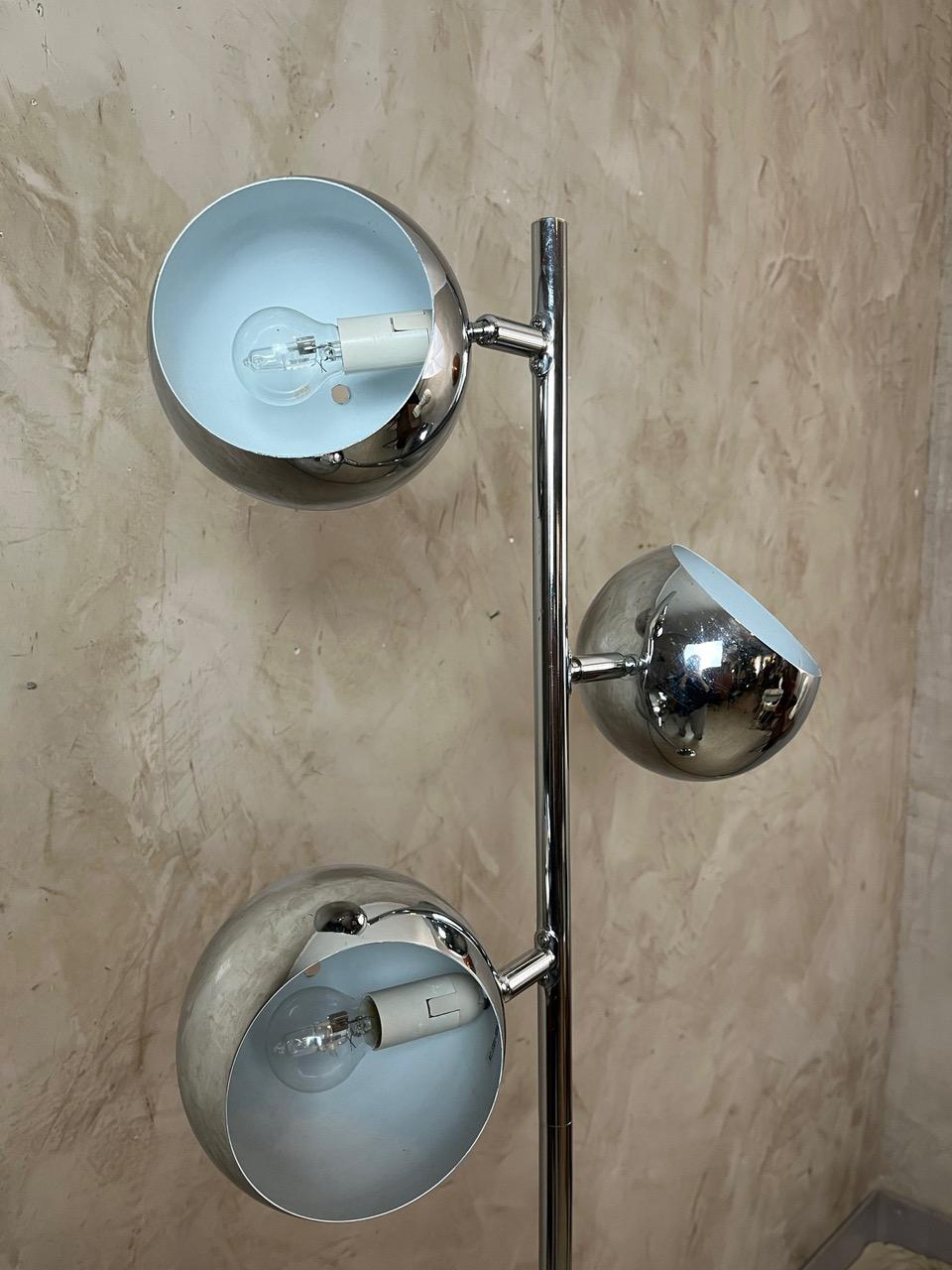 Lampadaire vintage en métal chromé français du 20e siècle, 1970 en vente 2