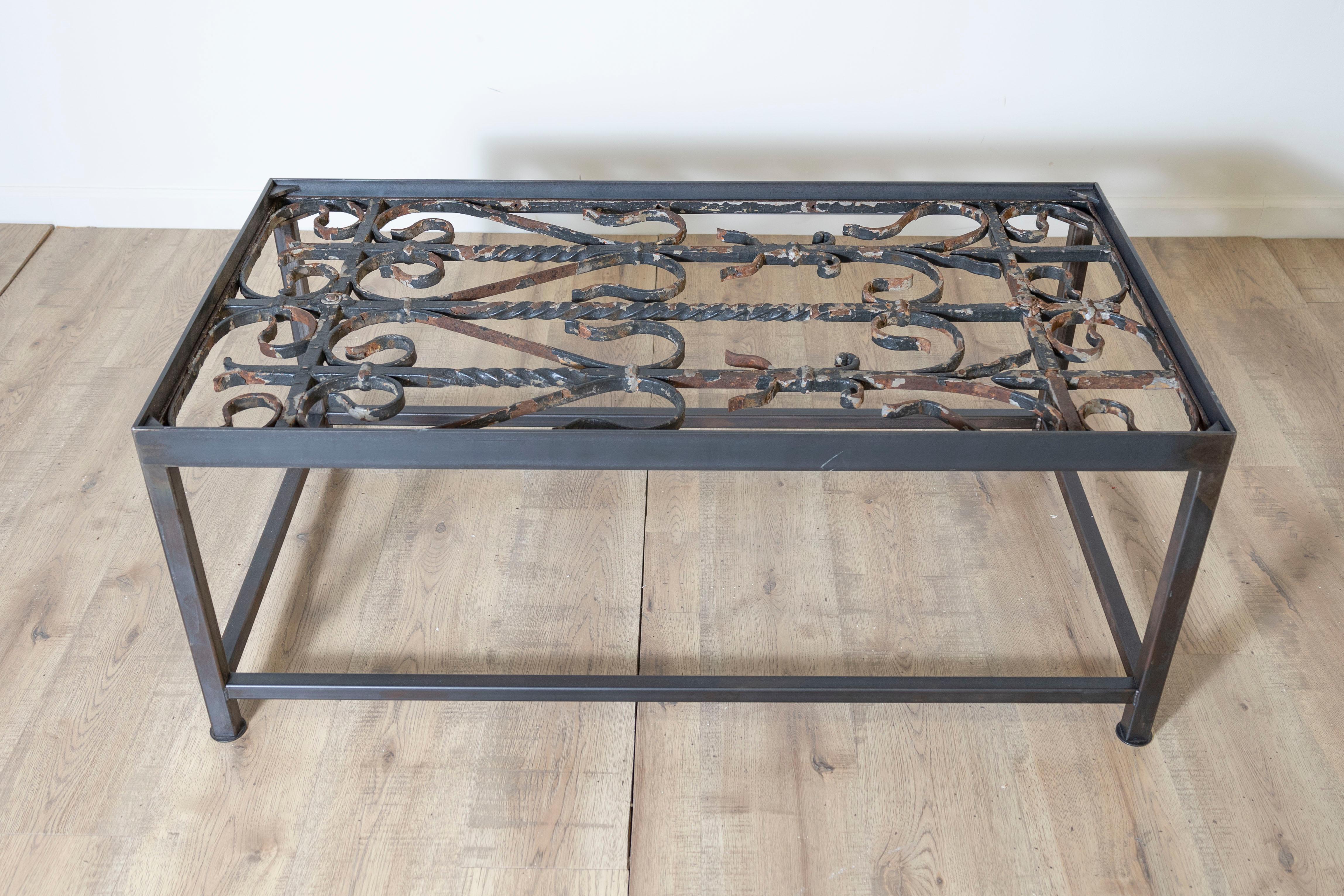 Français Table basse française du 20e siècle en vente
