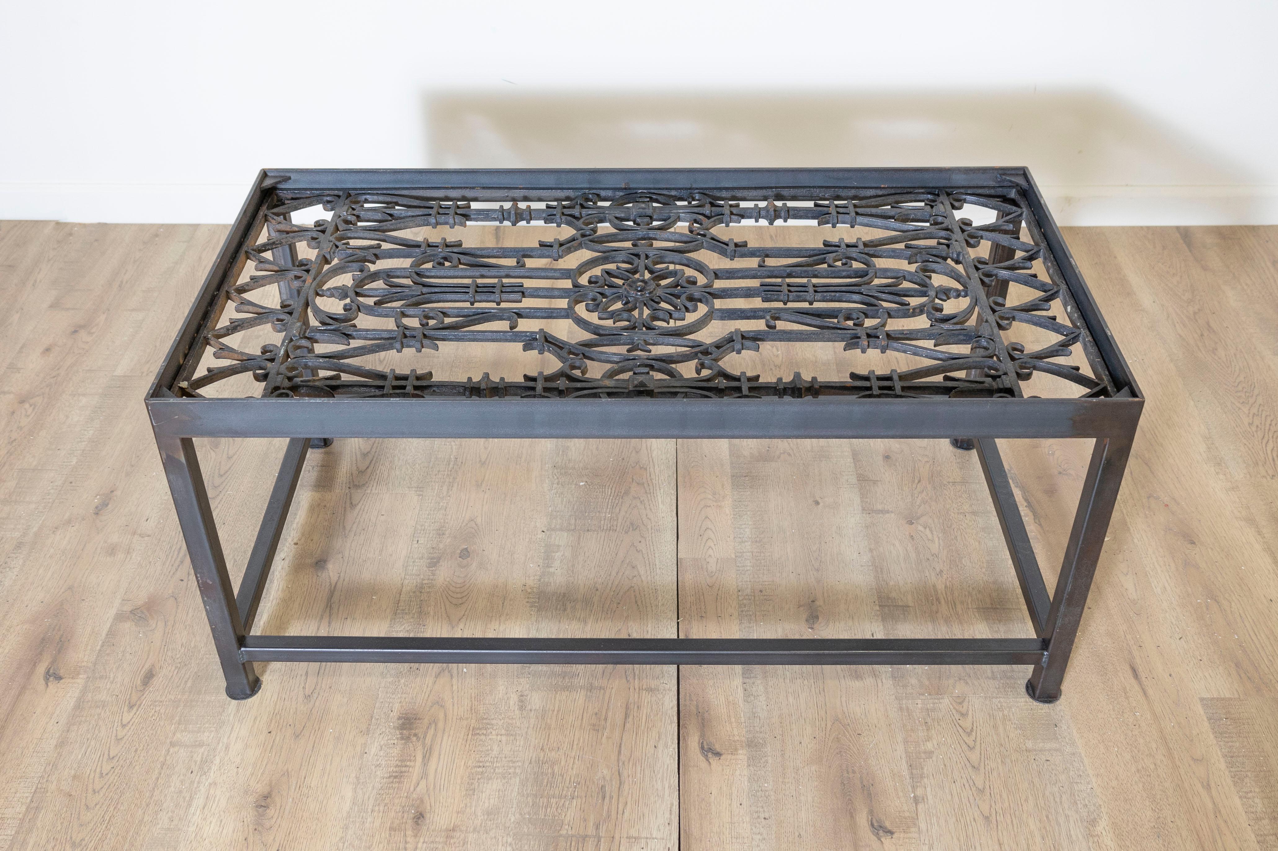Français Table basse française du 20e siècle en vente