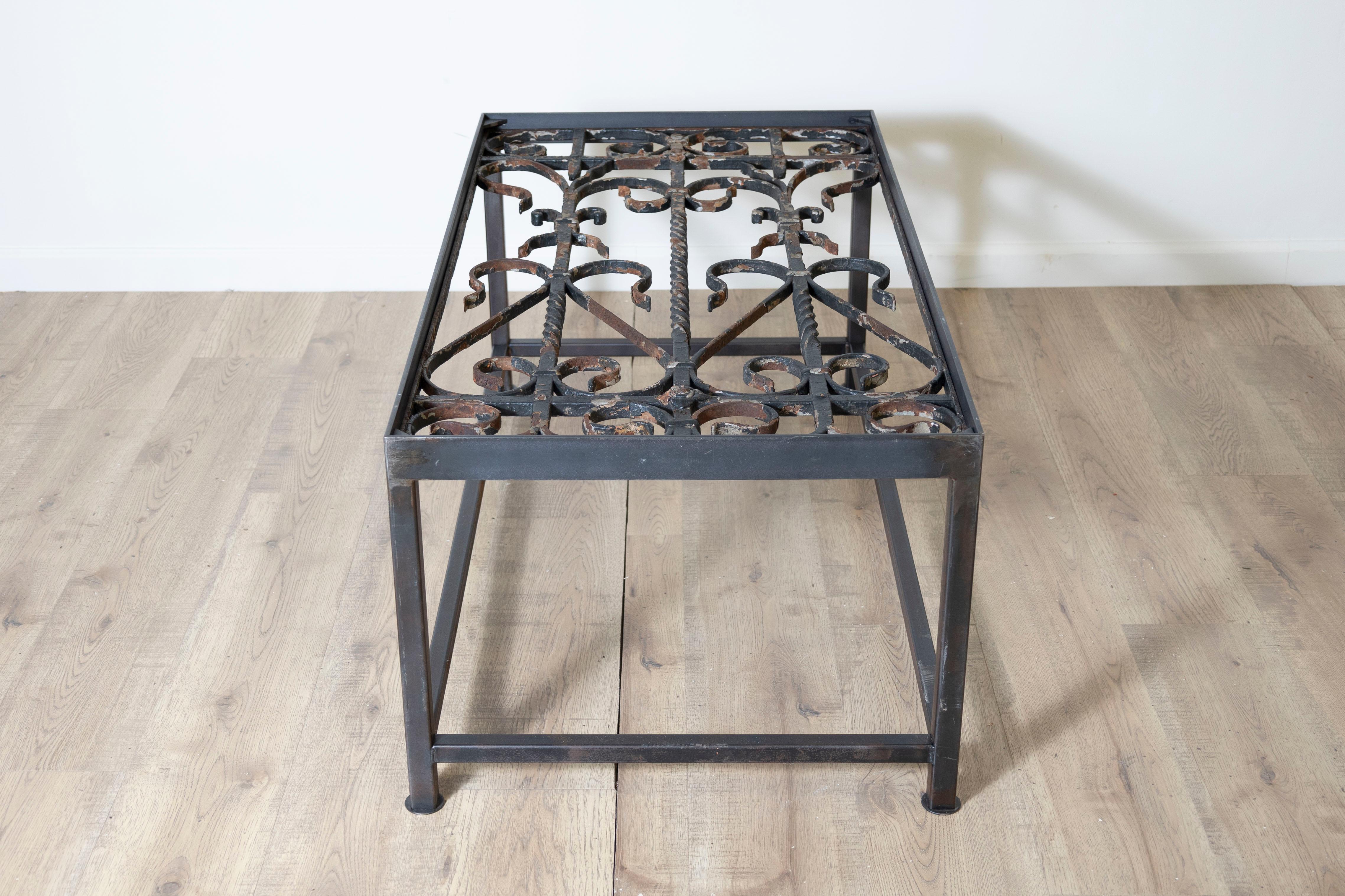 Table basse française du 20e siècle Bon état - En vente à Atlanta, GA