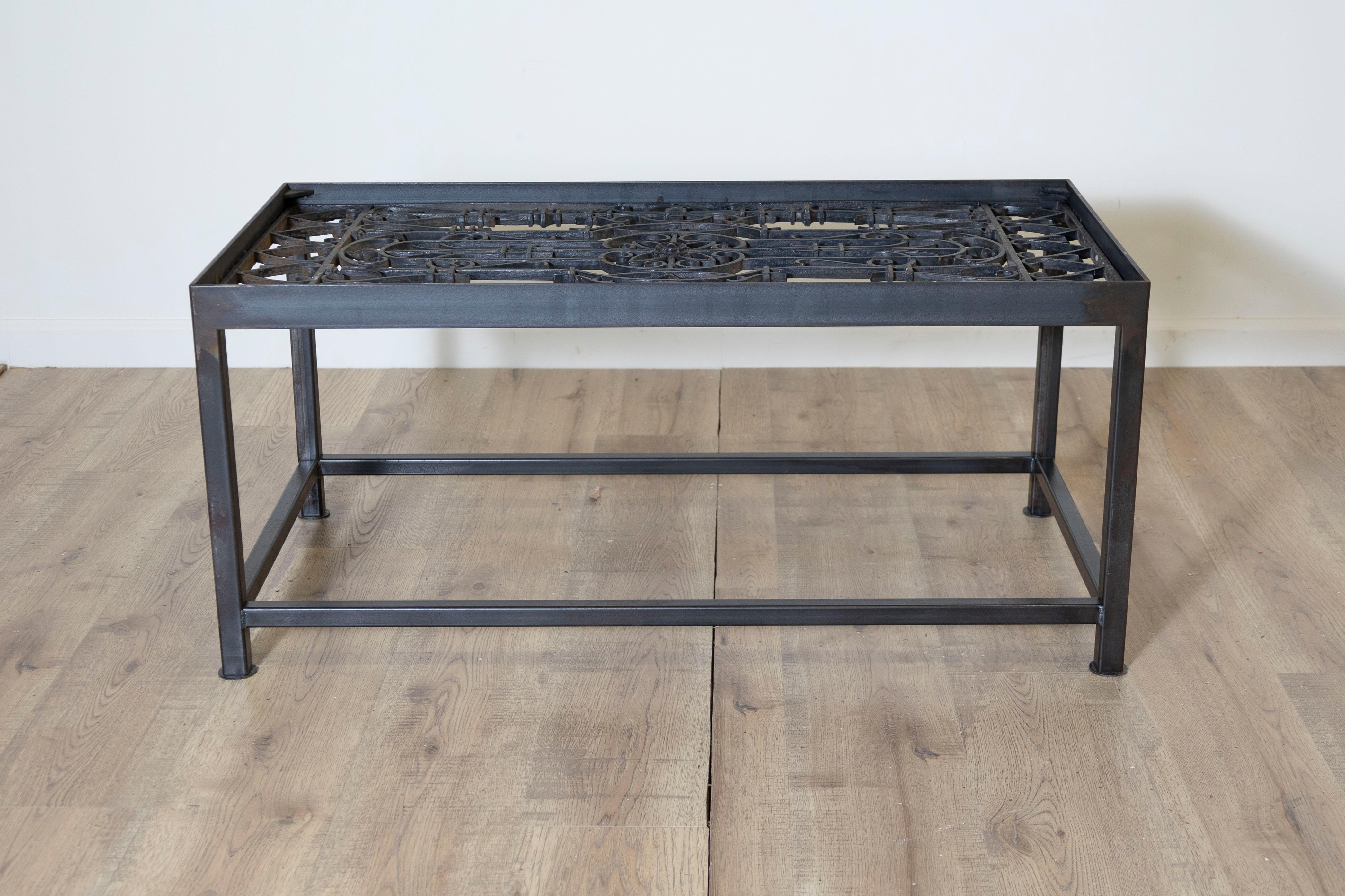 Table basse française du 20e siècle Bon état - En vente à Atlanta, GA