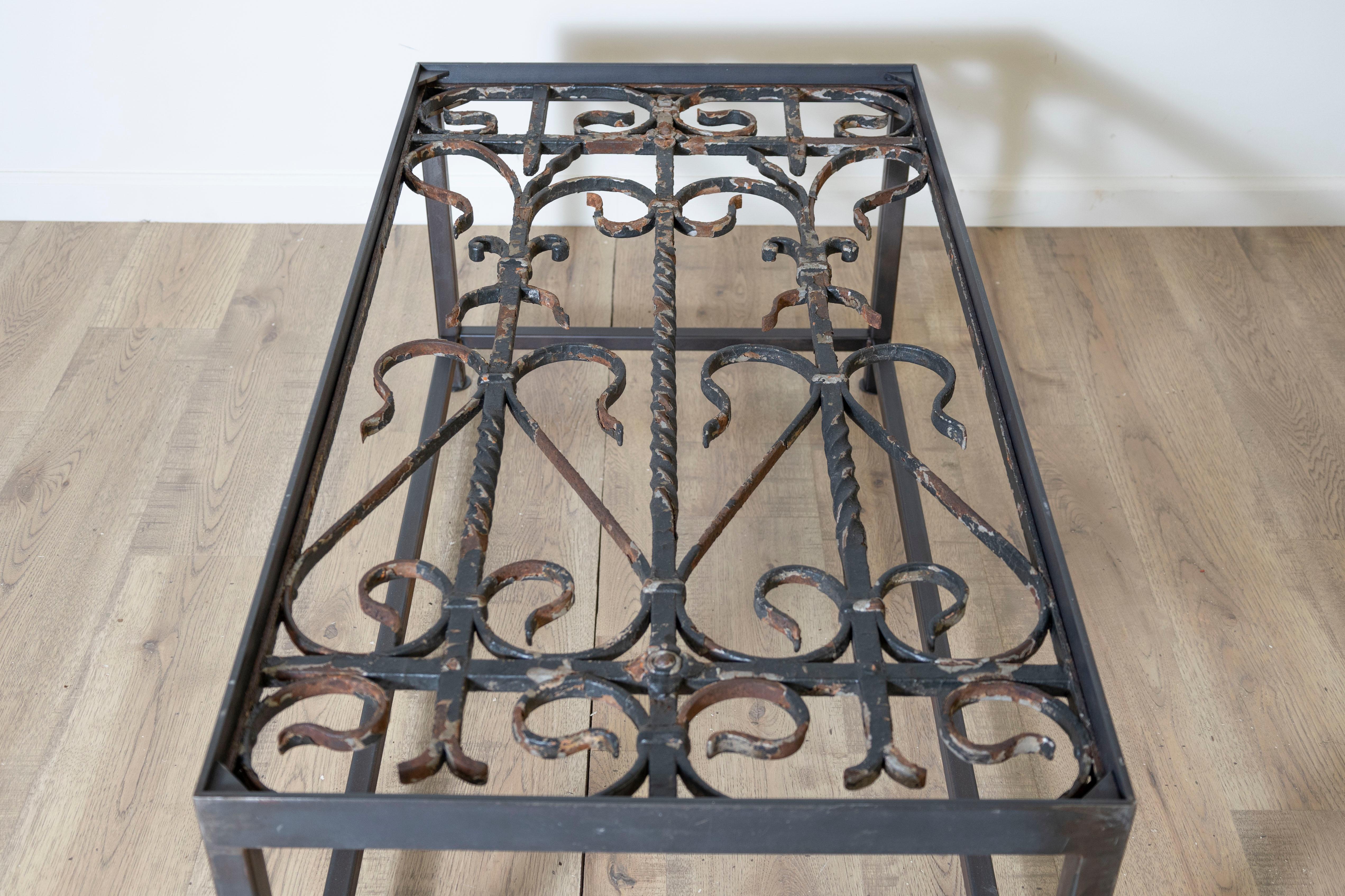 20ième siècle Table basse française du 20e siècle en vente
