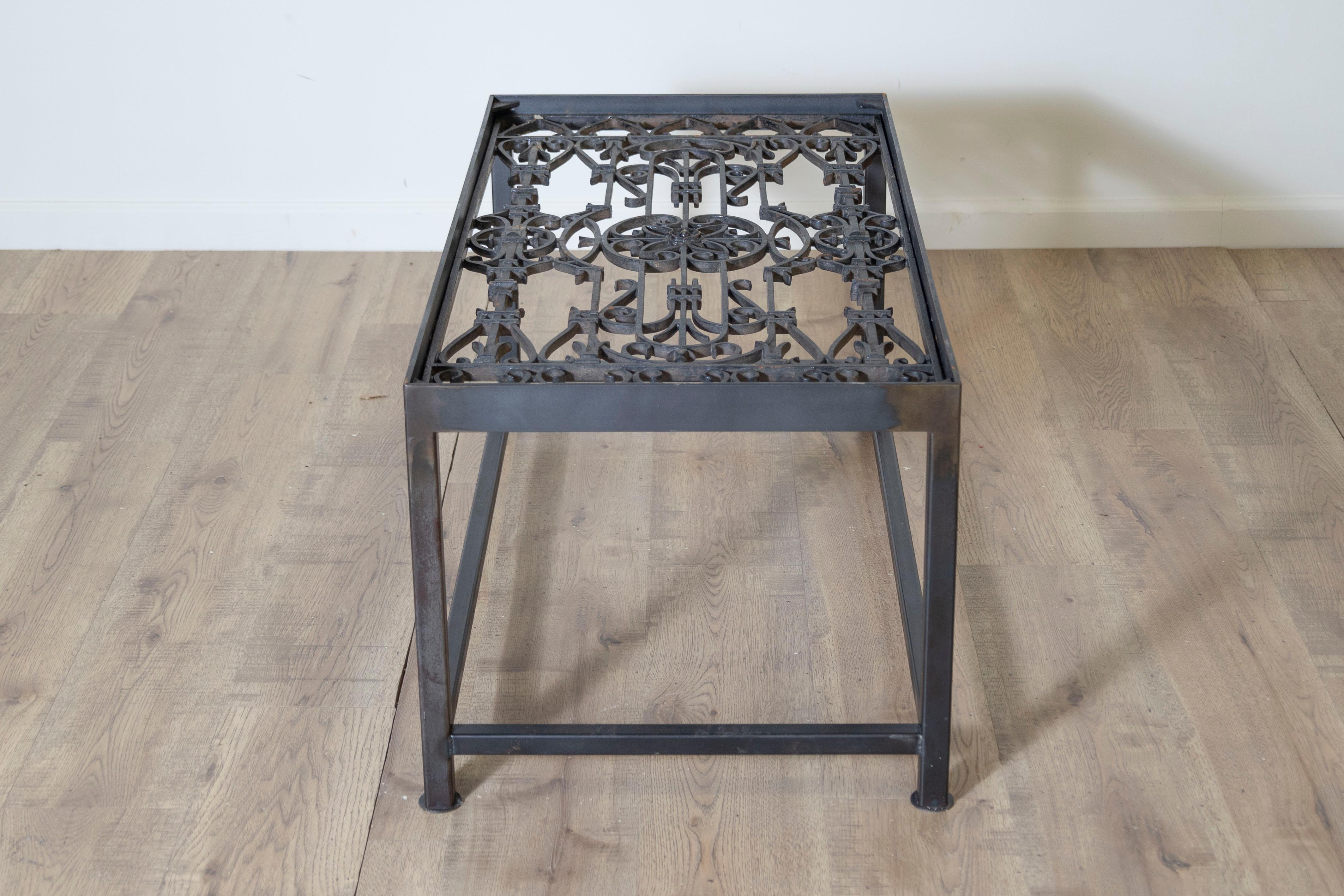 Fer Table basse française du 20e siècle en vente