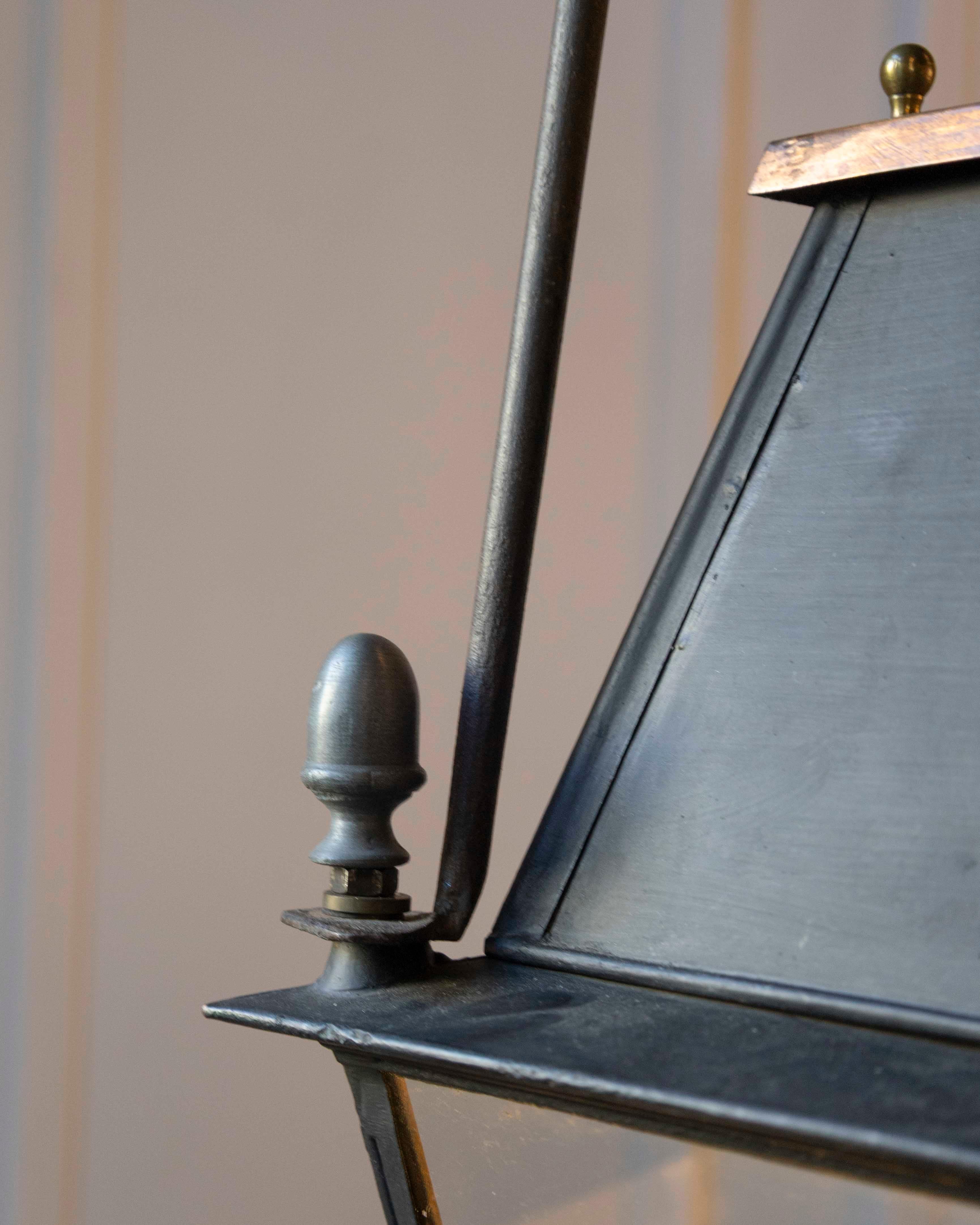 Farol francés del siglo XX de cobre y hierro con motivos de estrellas en venta 1