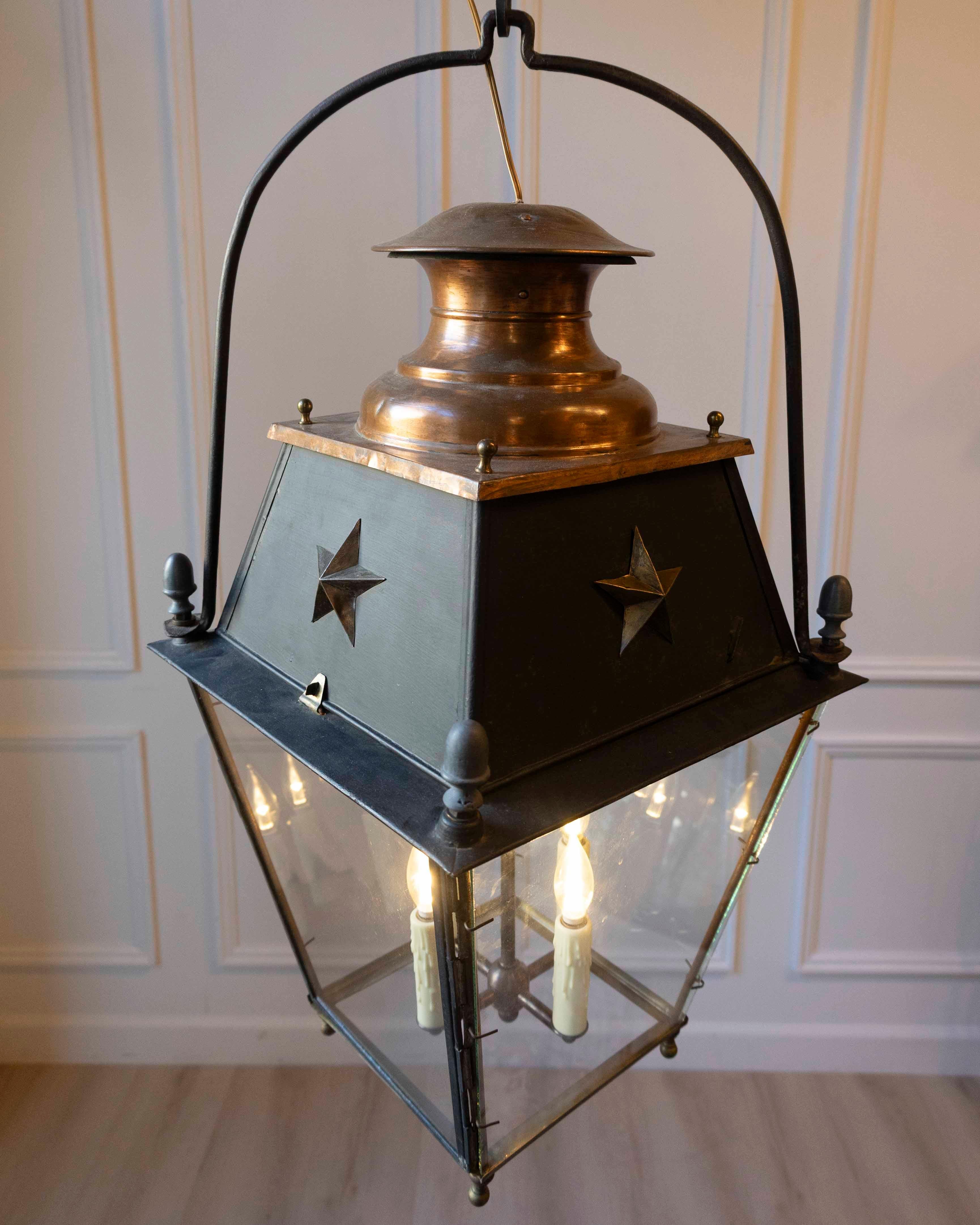 Farol francés del siglo XX de cobre y hierro con motivos de estrellas en venta 3