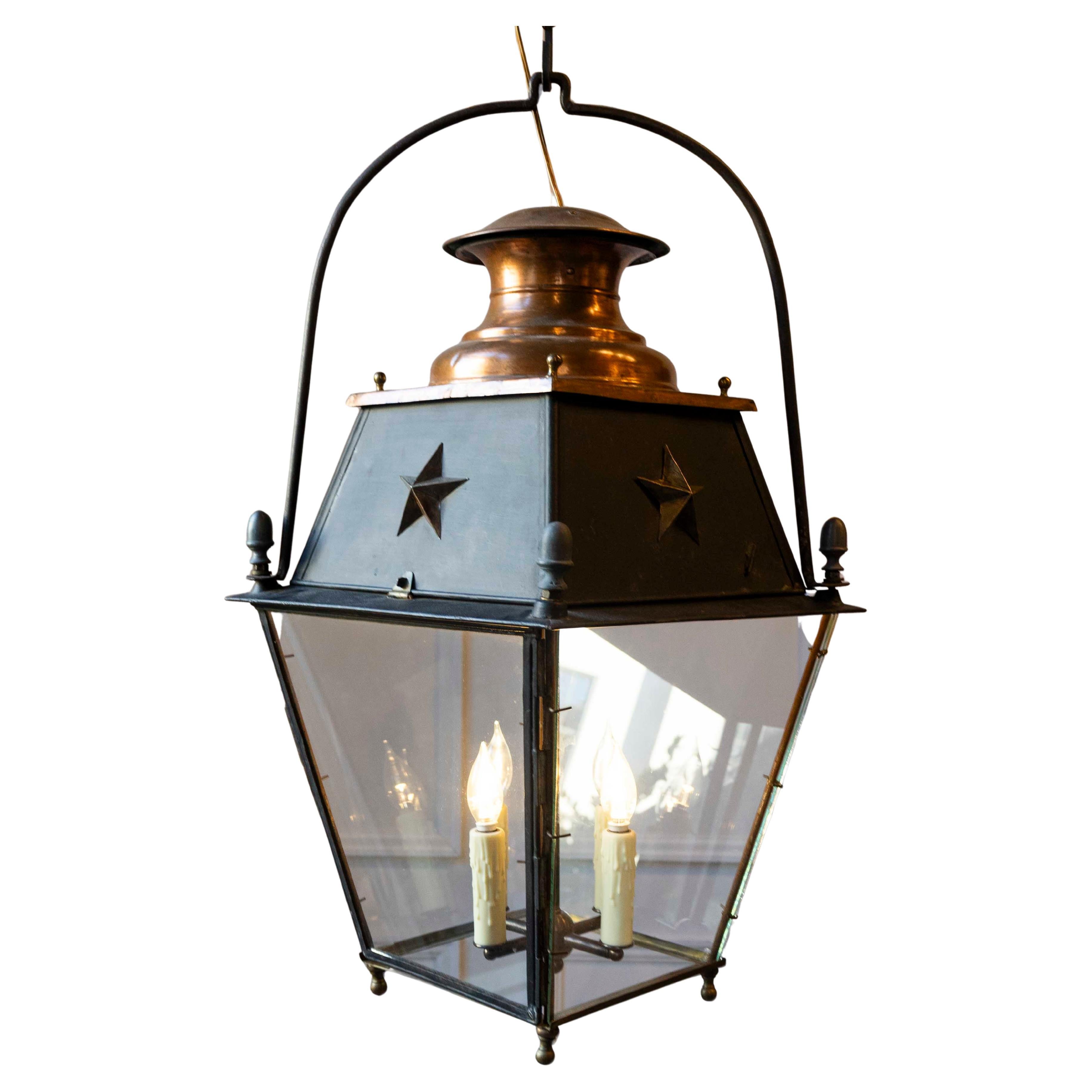 Farol francés del siglo XX de cobre y hierro con motivos de estrellas en venta