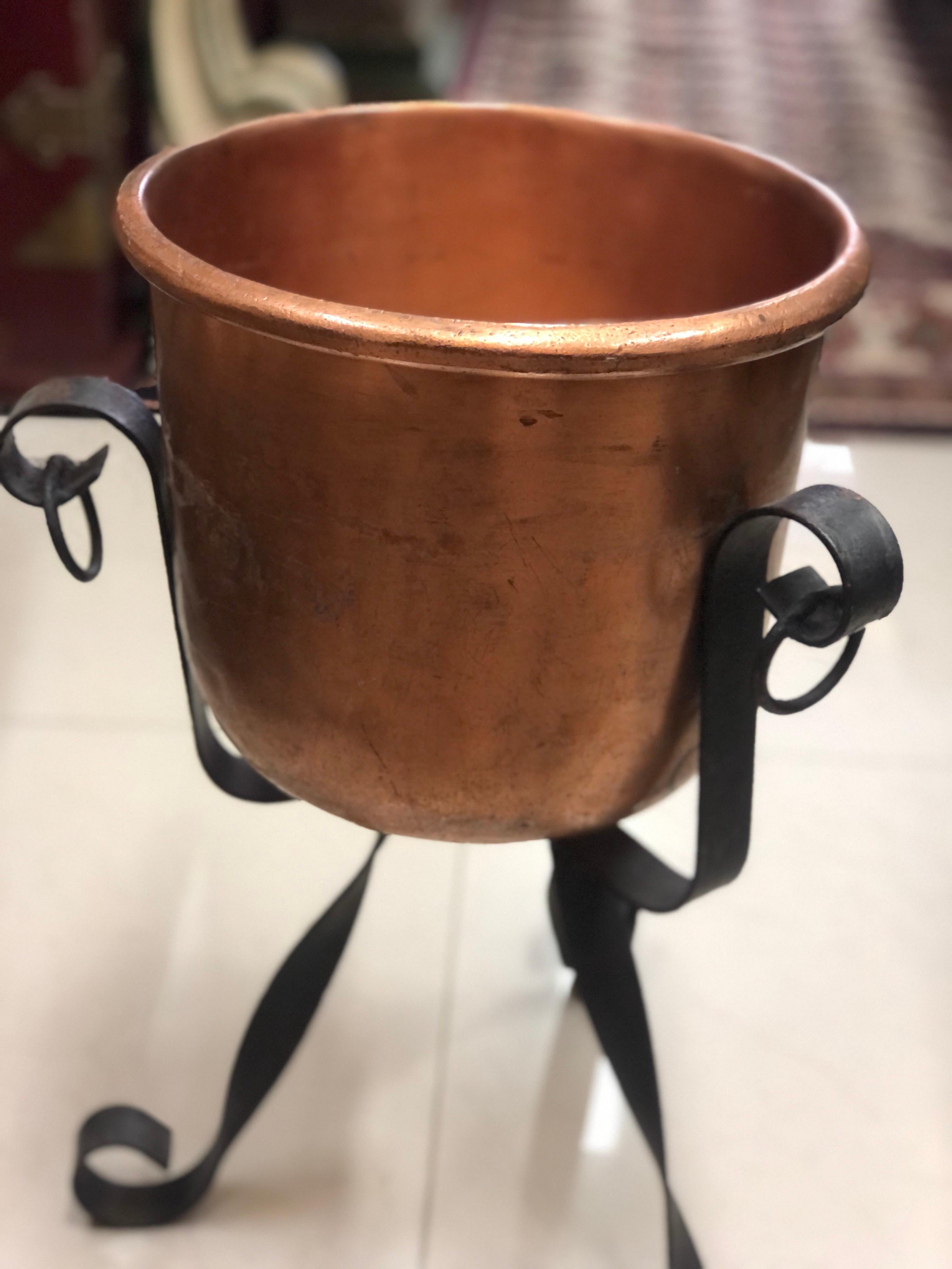 20th Century French Copper Bowl or Ice Bucket on a Wrought Iron Stand In Good Condition In Sofia, BG