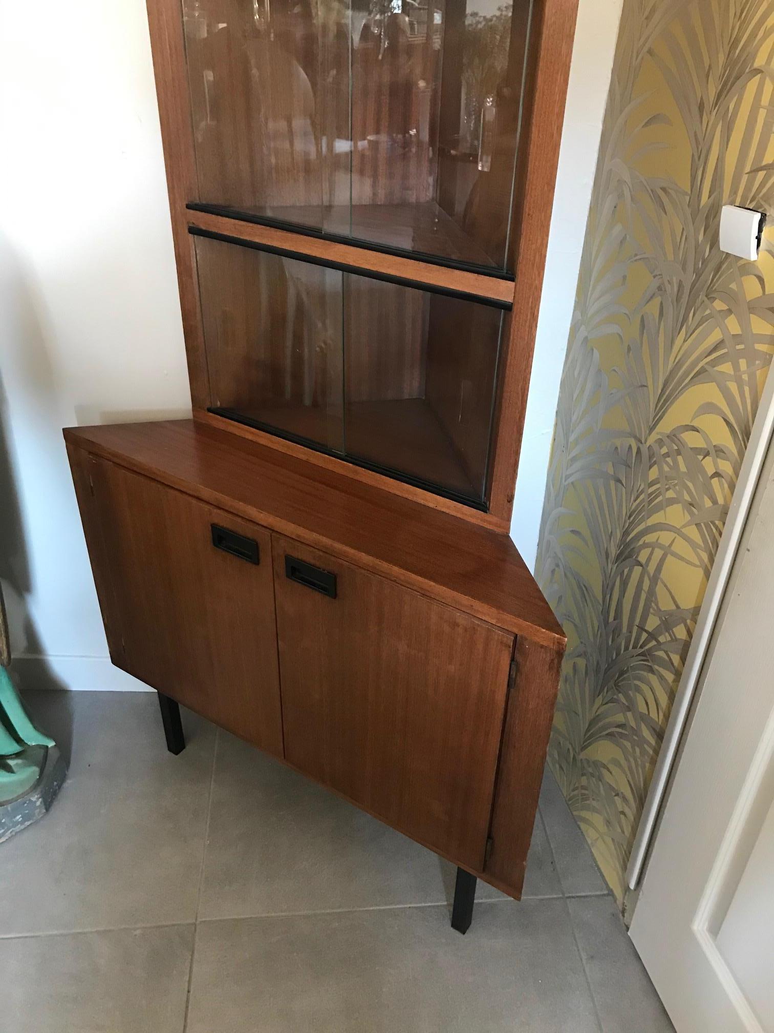 Very nice 20th century French corner cabinet from the 1960s.
Three shelves on the top part, two has sliding glass doors.
On the bottom part, two large doors.
Good quality and condition.