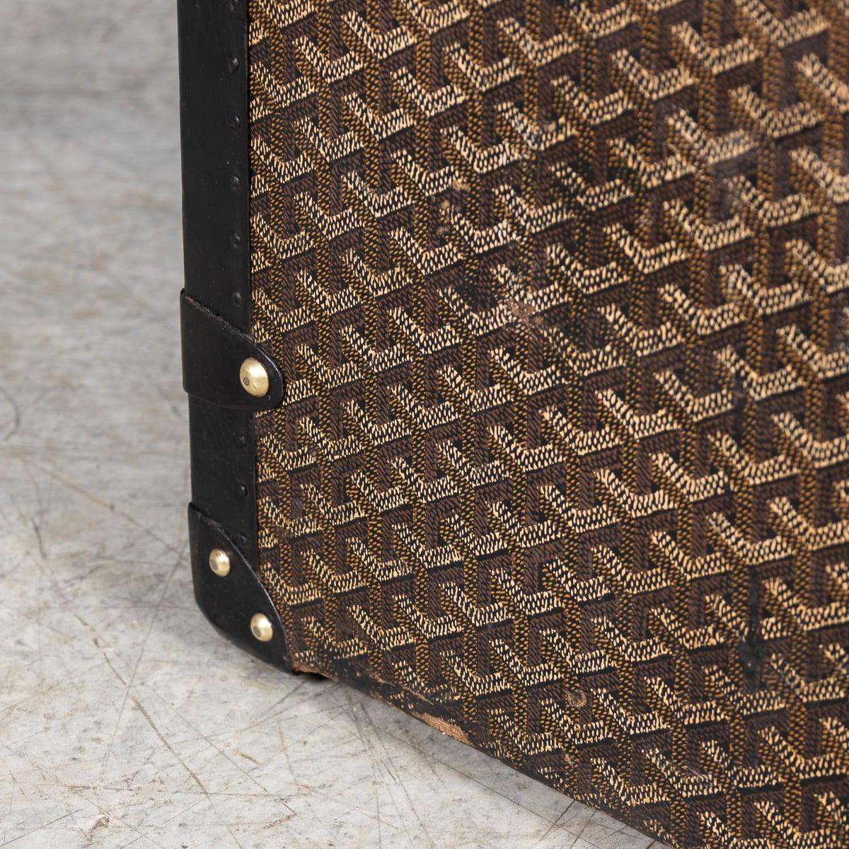 20th Century French Courier Trunk In Chevron Canvas By Goyard, Paris c.1900 14