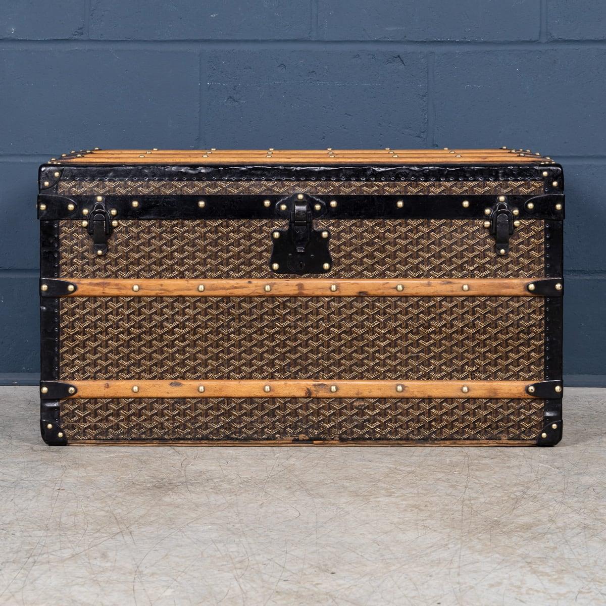20th Century French Courier Trunk In Chevron Canvas By Goyard, Paris c.1900 In Good Condition In Royal Tunbridge Wells, Kent