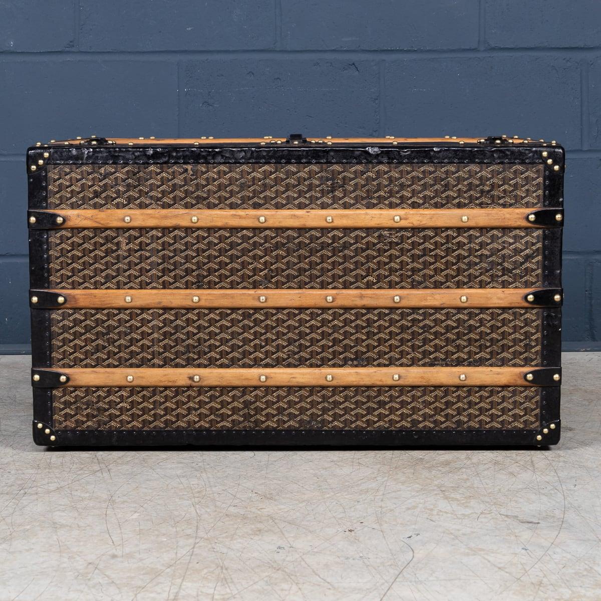 20th Century French Courier Trunk In Chevron Canvas By Goyard, Paris c.1900 4