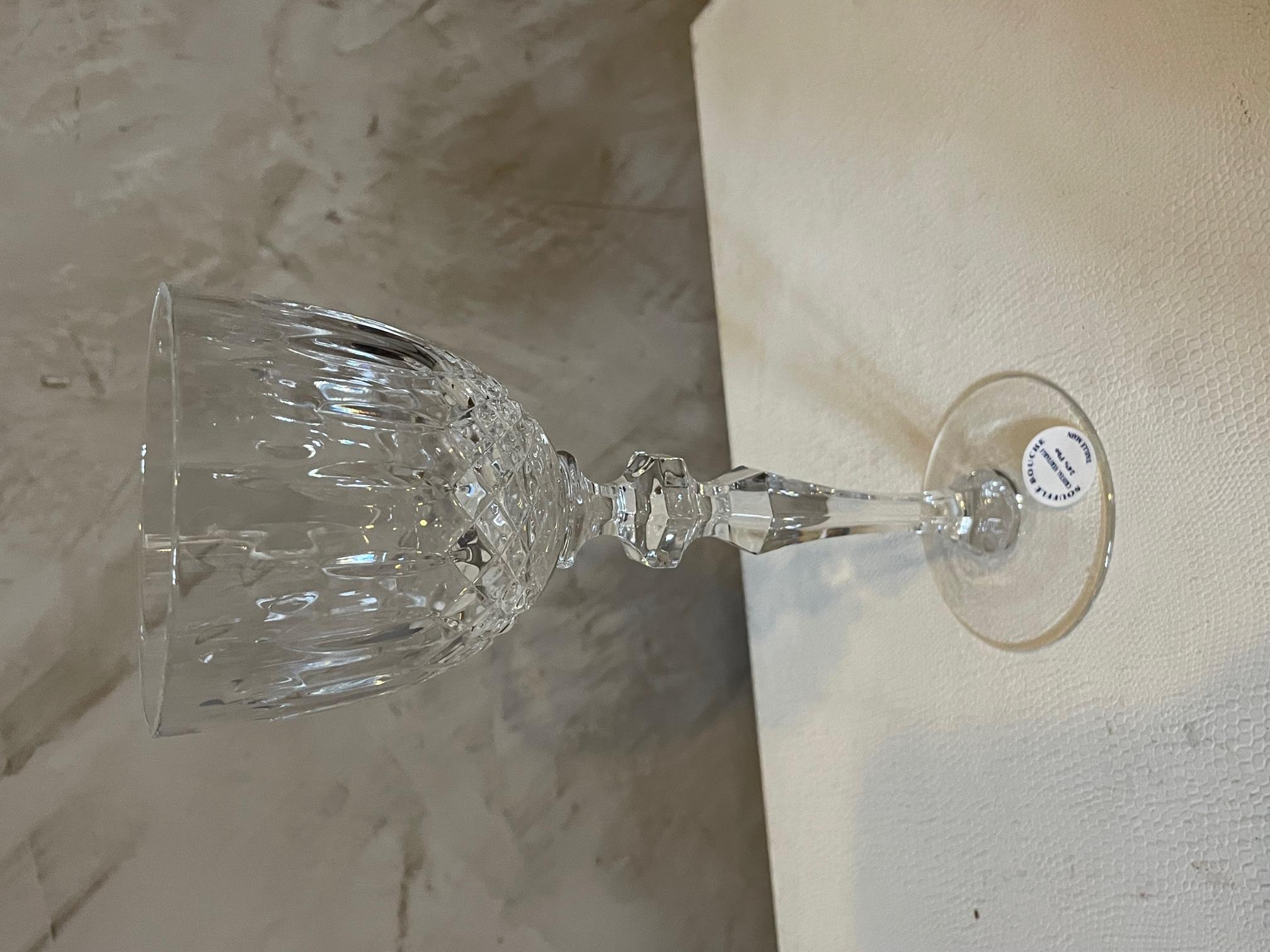 Ensemble de verres et de carafes en cristal français du 20e siècle, années 1950 en vente 5