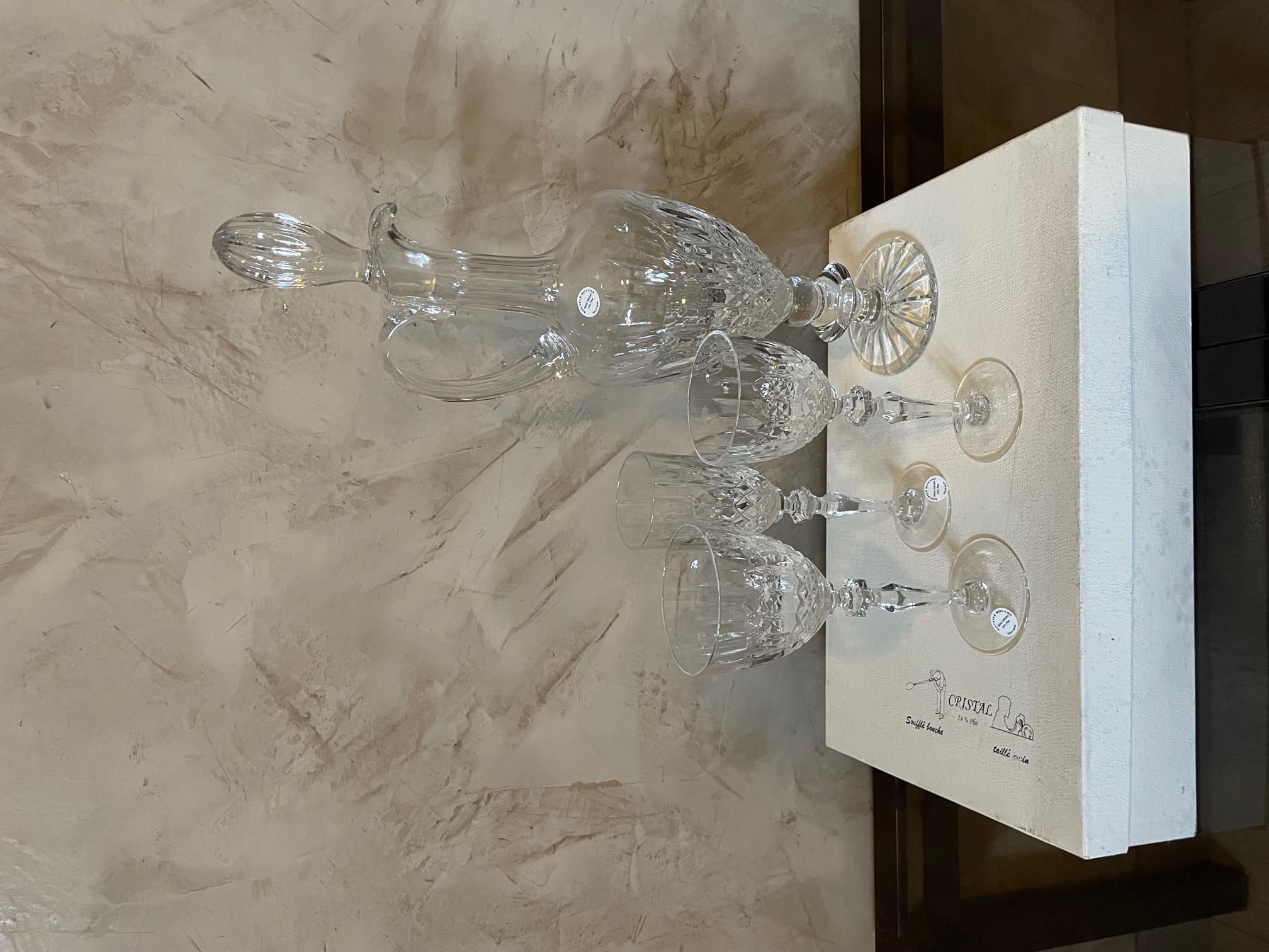 Ensemble de verres et de carafes en cristal français du 20e siècle, années 1950 Bon état - En vente à LEGNY, FR