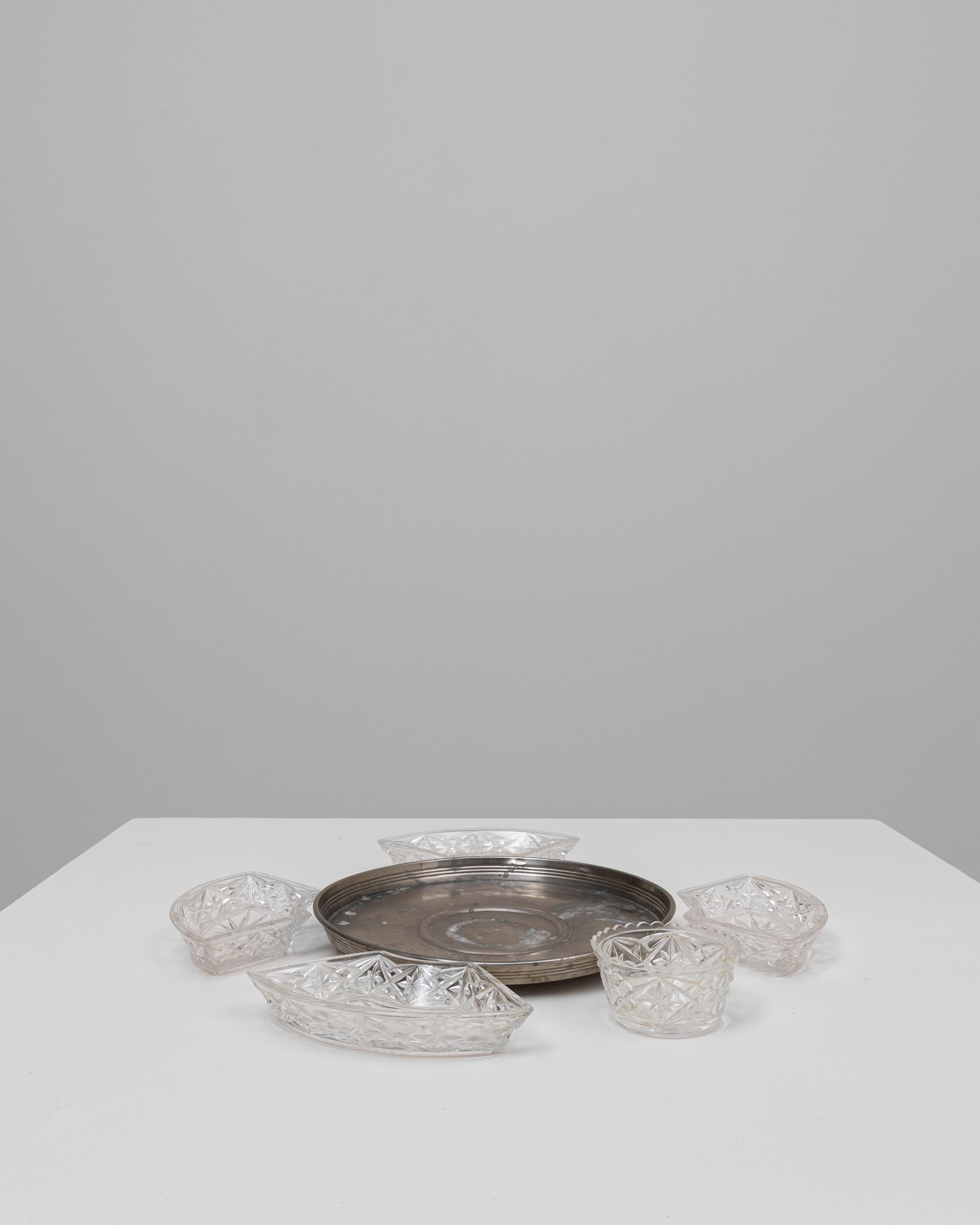 Français Plat de service en cristal français du 20e siècle sur base en argent en vente