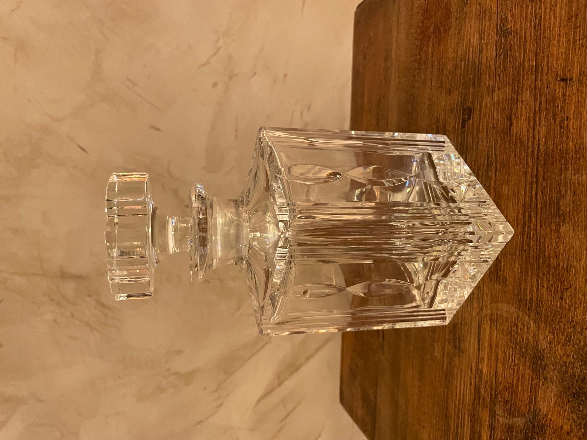 Very nice 20th century French crystal whisky carafe from the 1950s. 
Beautiful engraved details on the carafe but also on the plug. 
Very good condition.