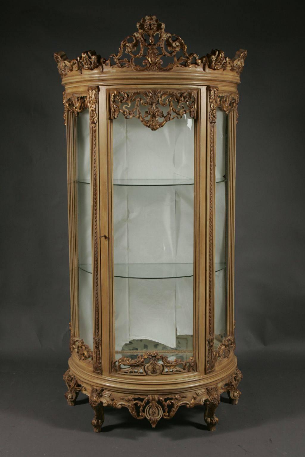 20th Century French Curved-Feet Vitrine For Sale 5