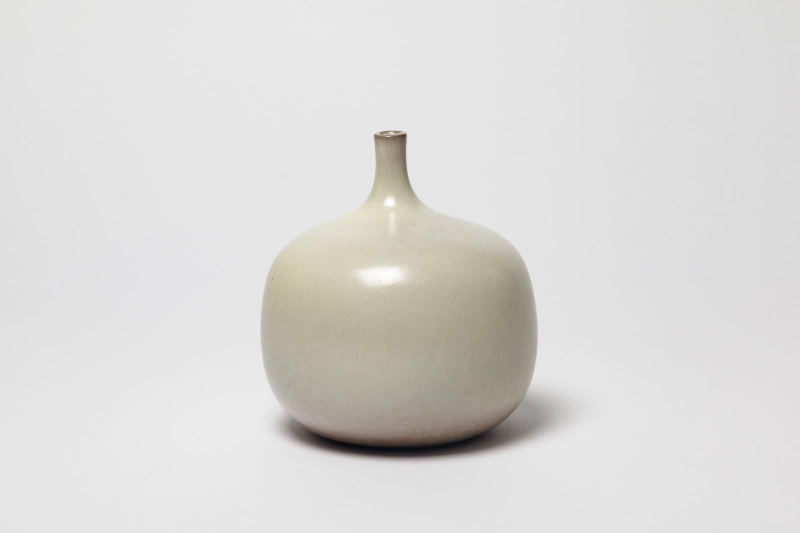 20th century french design white ceramic vase by Jacques and Dani Ruelland 1950 in vendita 3