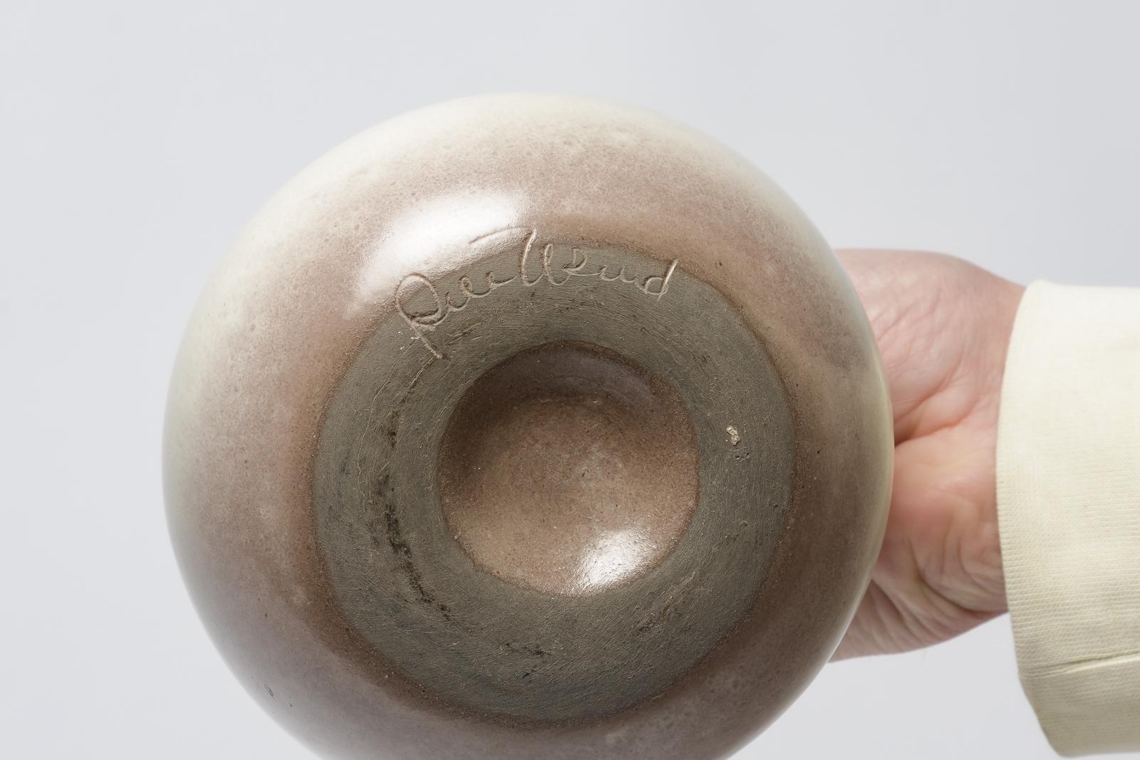 Ceramica 20th century french design white ceramic vase by Jacques and Dani Ruelland 1950 in vendita