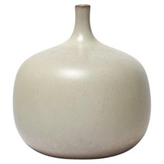 20th century french design white ceramic vase by Jacques and Dani Ruelland 1950