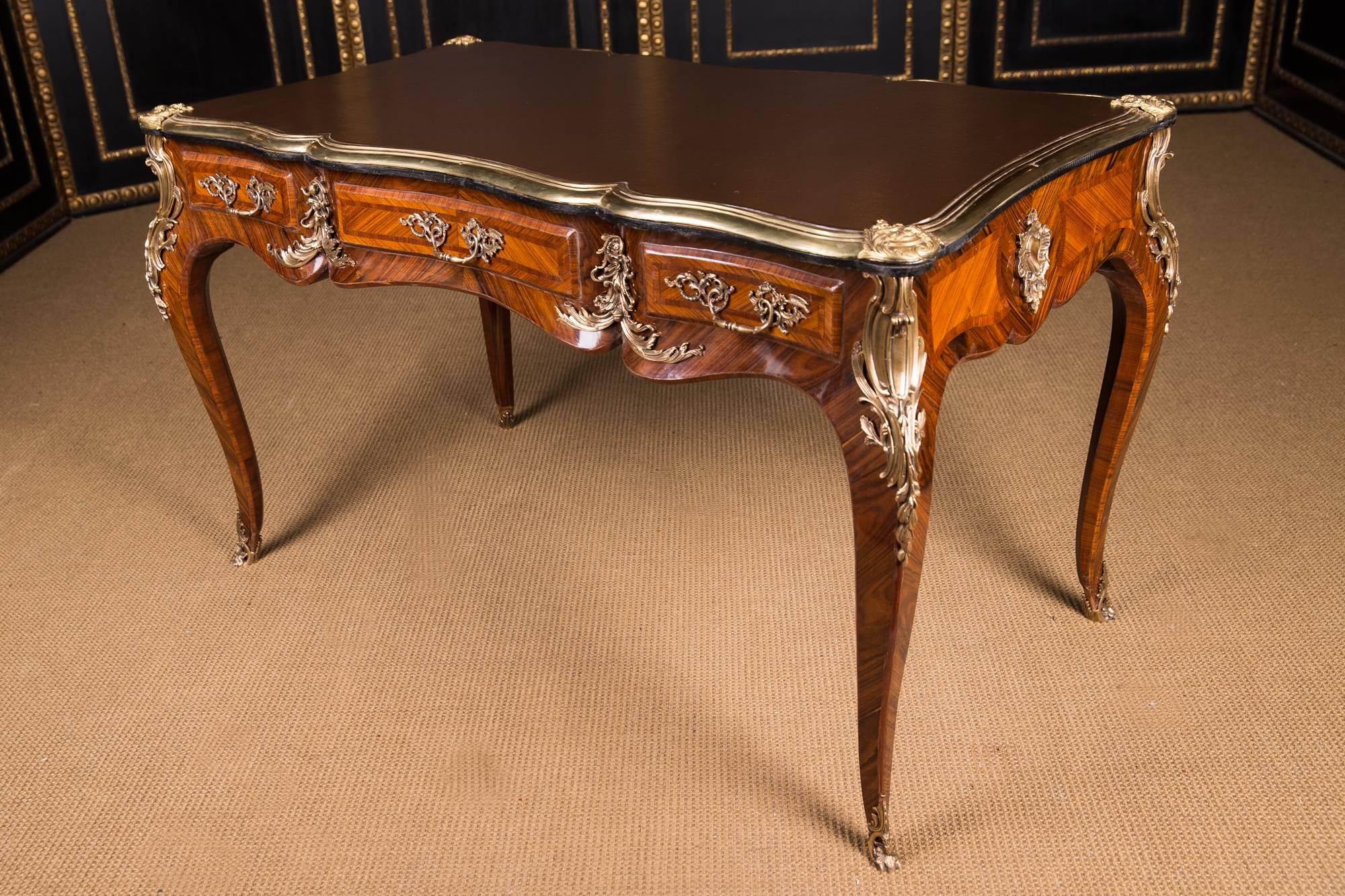 20th Century French Desk Bureau Plat in the Louis XV Style Bois-satiné Veneer 4