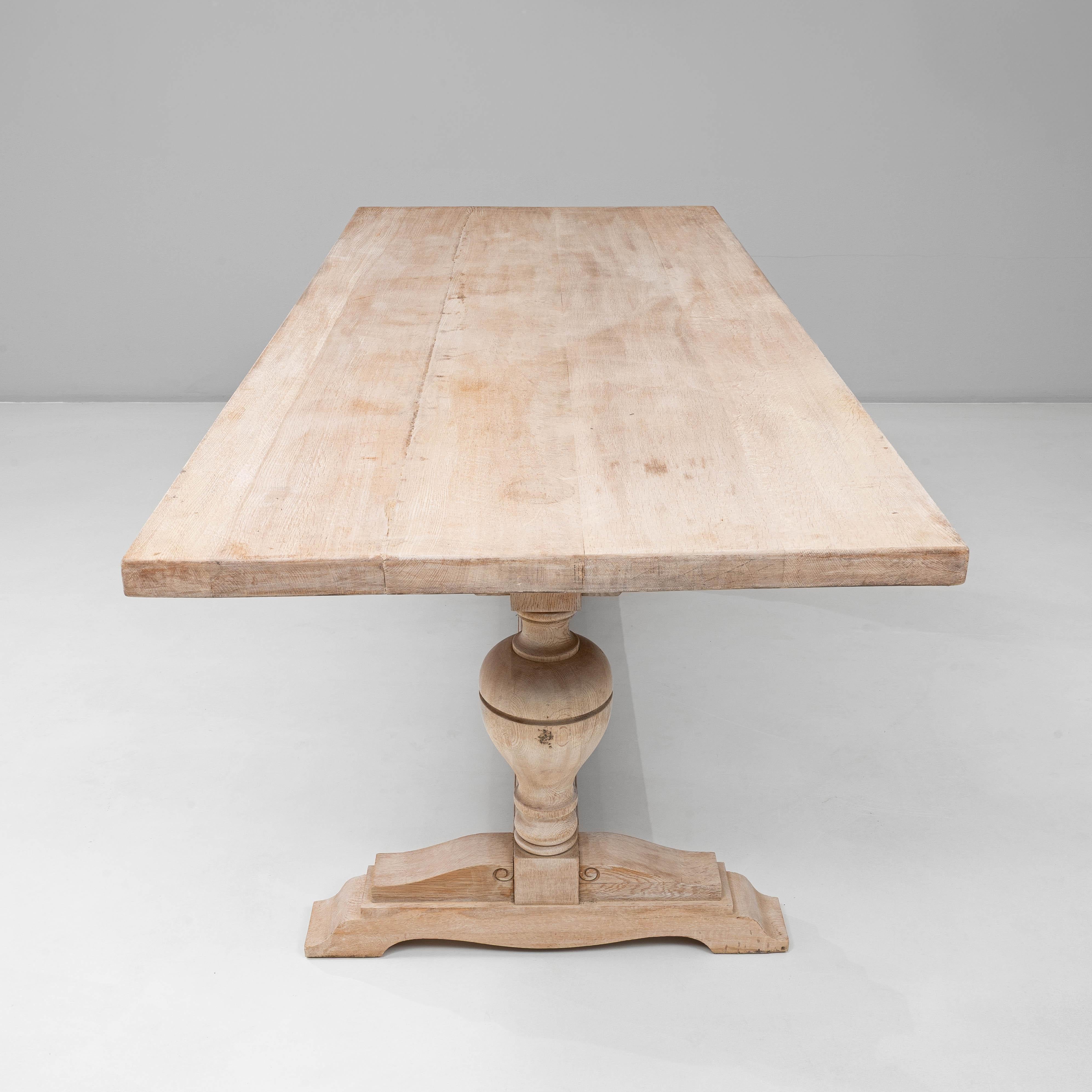 Table de salle à manger en chêne à deux pieds du 20e siècle, d'origine française en vente 5