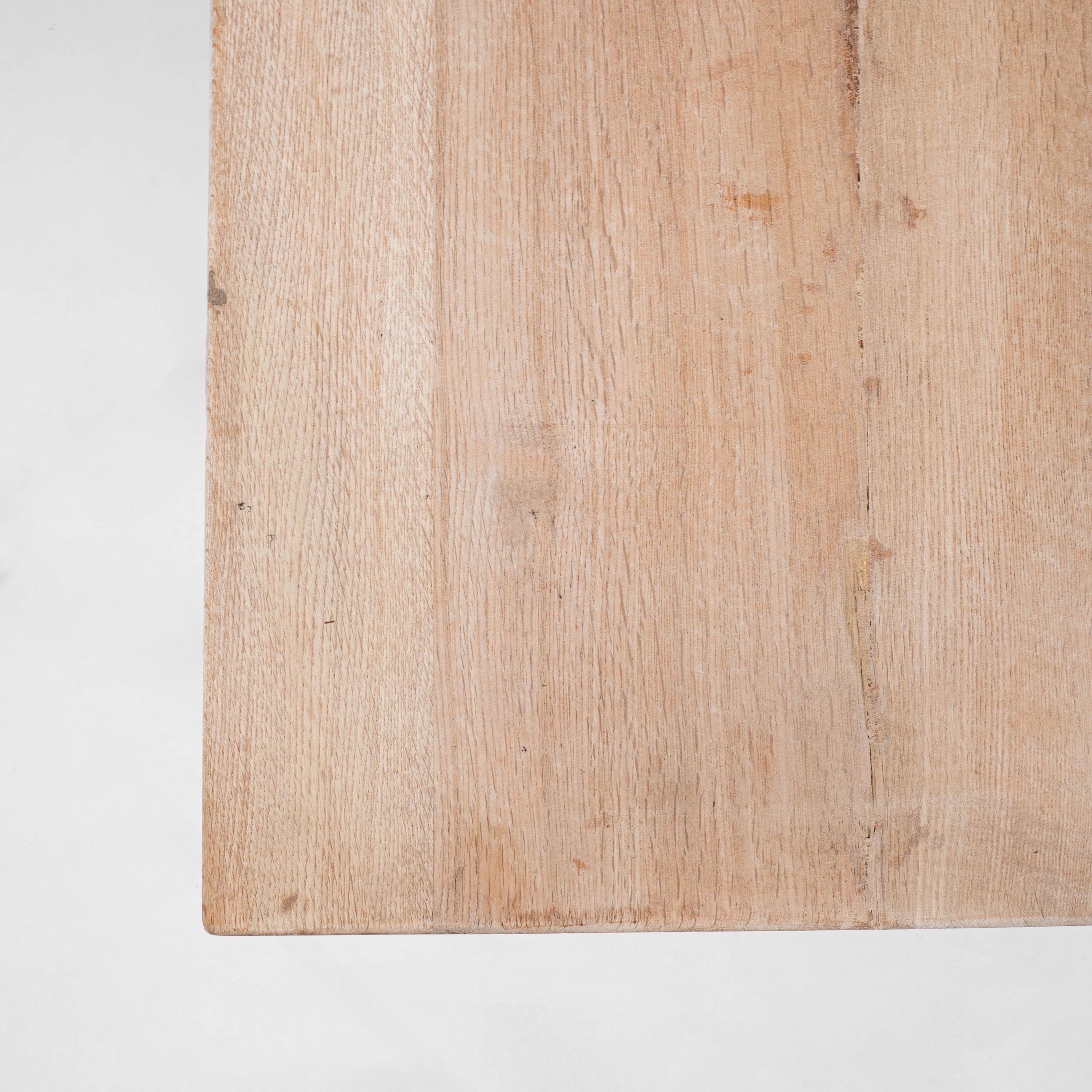 Table de salle à manger en chêne à deux pieds du 20e siècle, d'origine française en vente 6