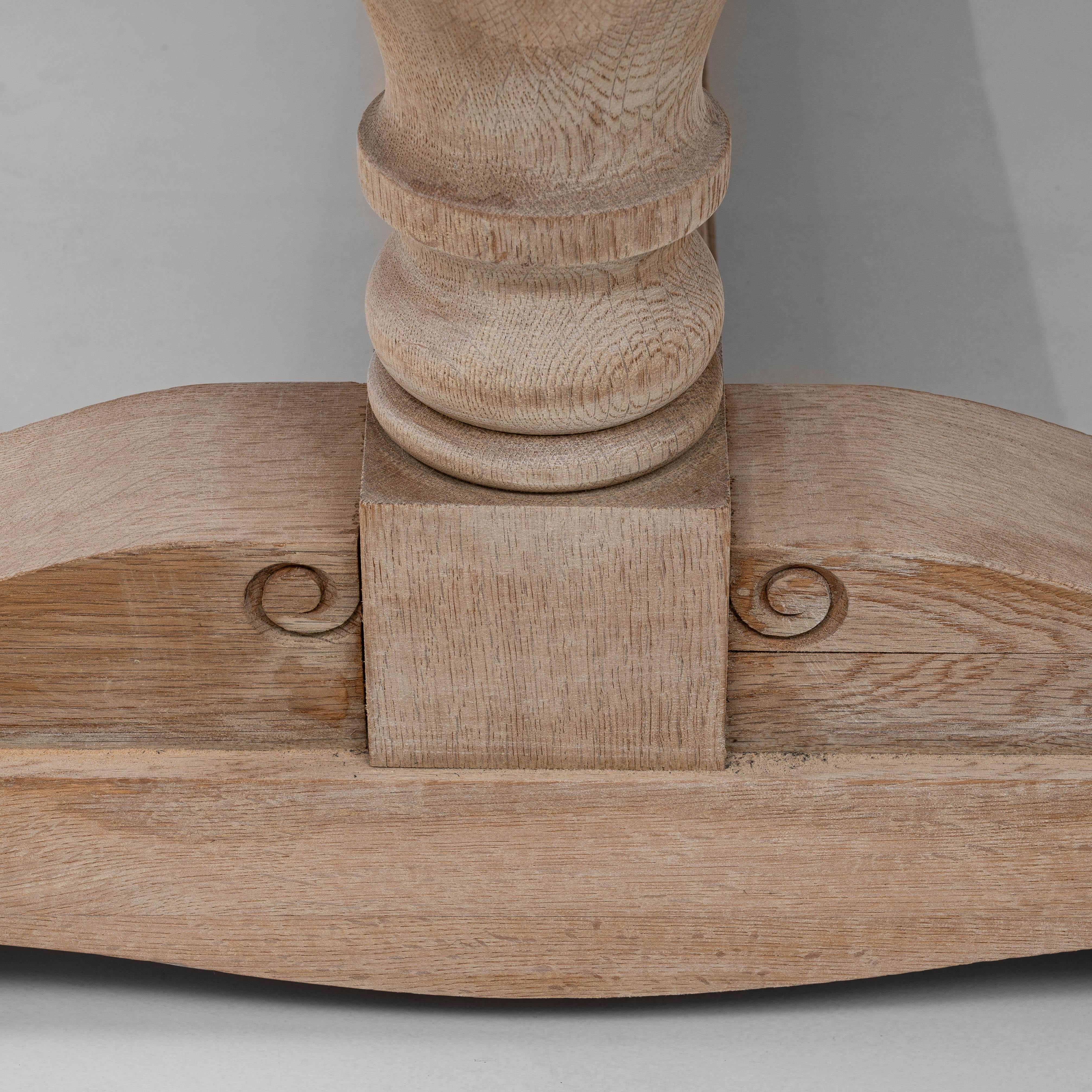 Table de salle à manger en chêne à deux pieds du 20e siècle, d'origine française en vente 7