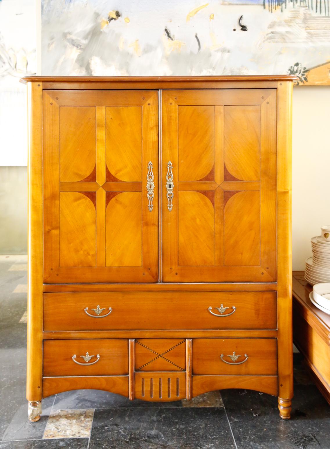 Elegant elm and birch cabinet.
With lockable front doors and three drawers.
Geometrical patterned arrangement to the veneer on the front doors.
Rich elm with striking grain.
France,
circa 1950.