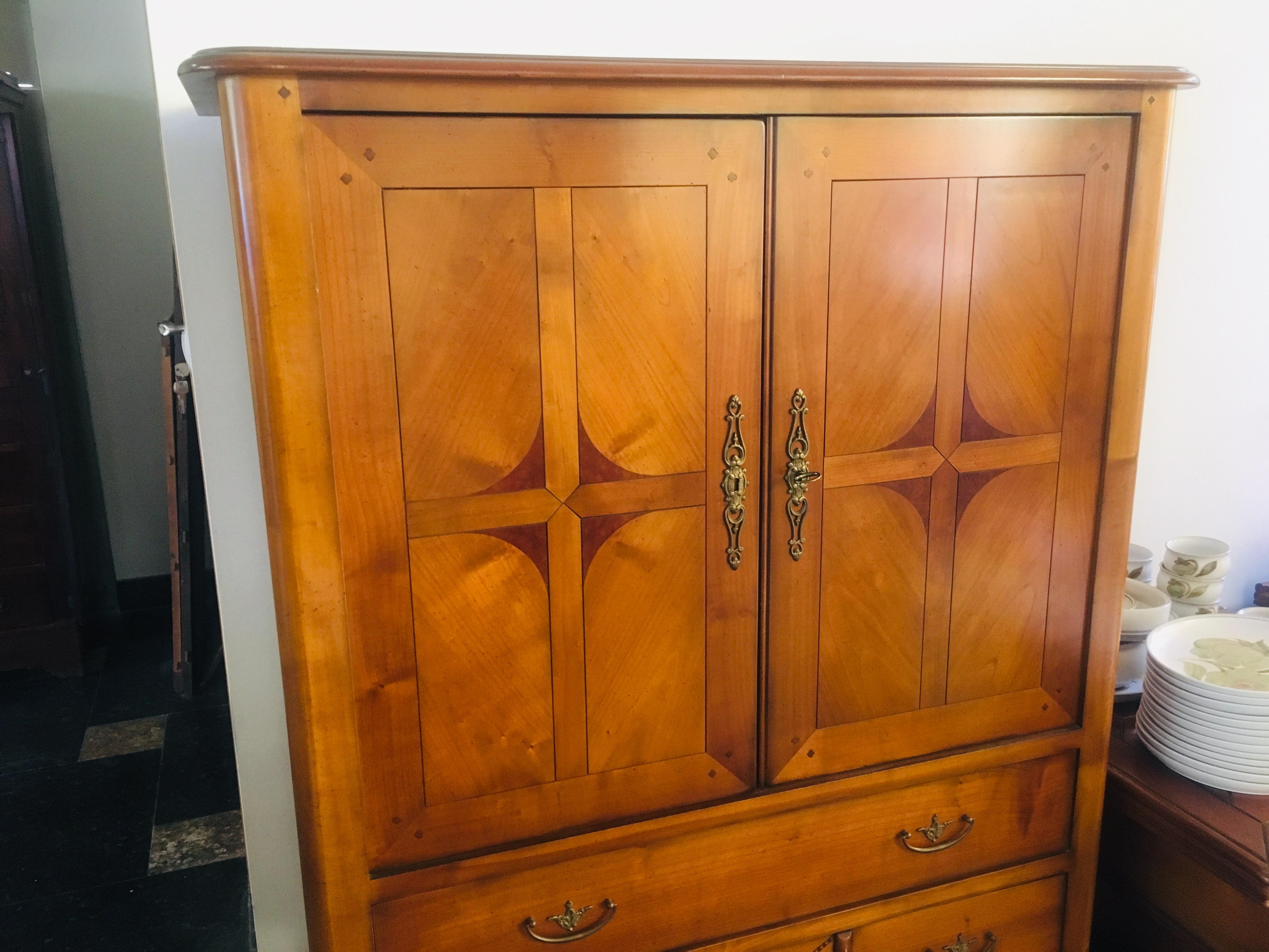 20th Century French Elm and Birch TV Cabinet with Drawers In Good Condition In Sofia, BG