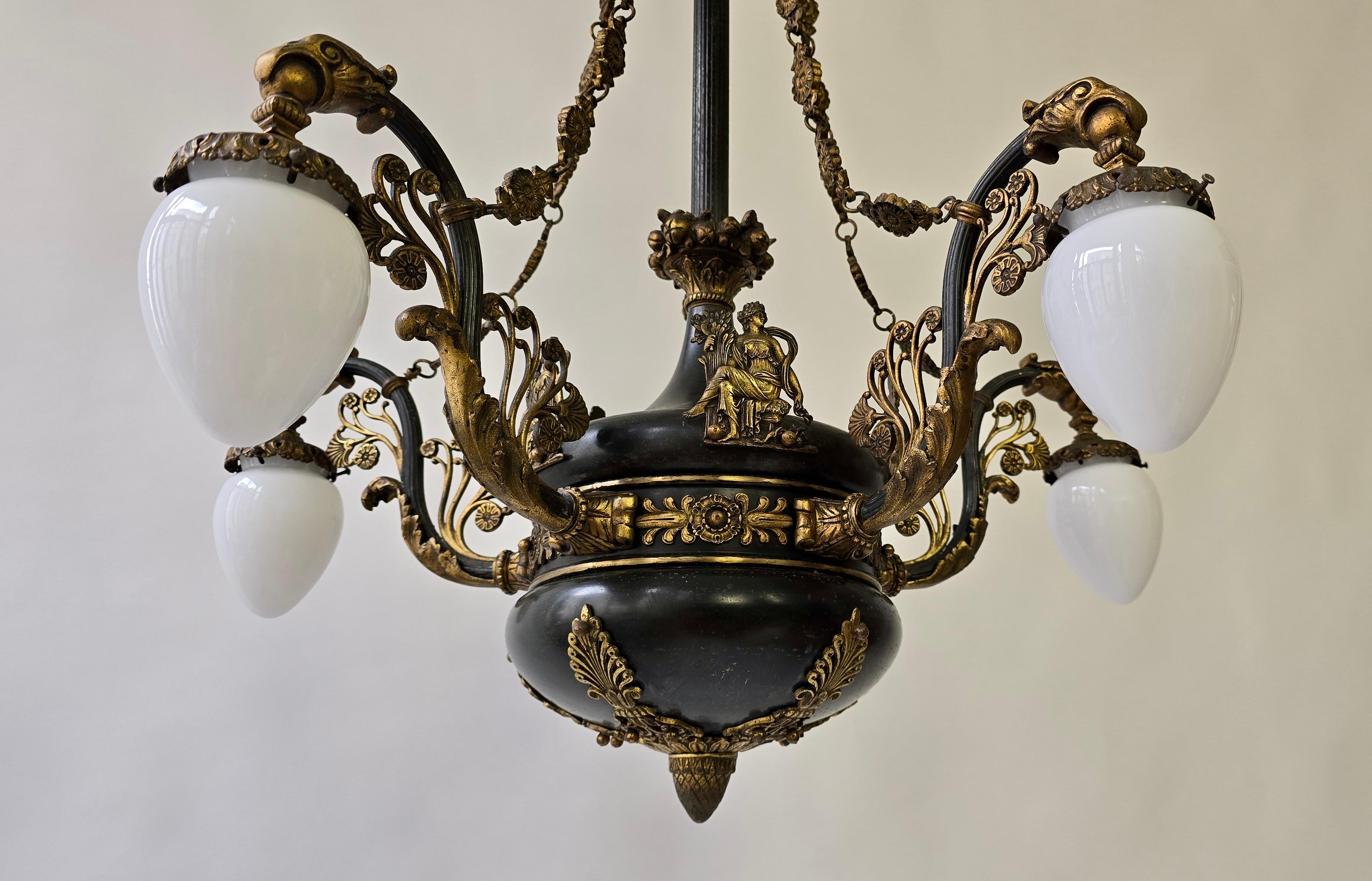 Ottone Lampadario a 5 luci Impero francese del XX secolo in vendita