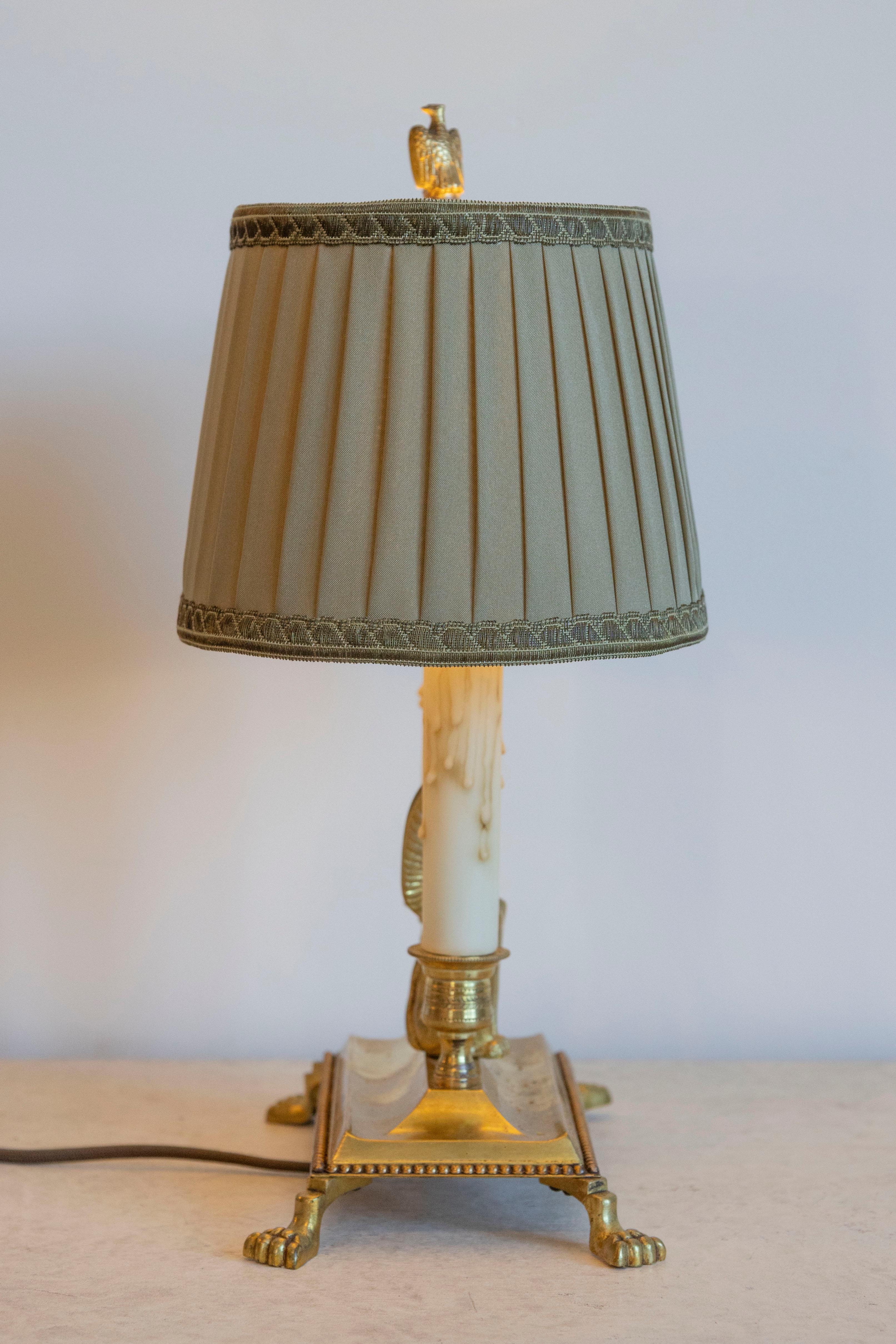 Lampe Bouillotte de style Empire français du 20e siècle avec motif de sphinx Bon état - En vente à Atlanta, GA