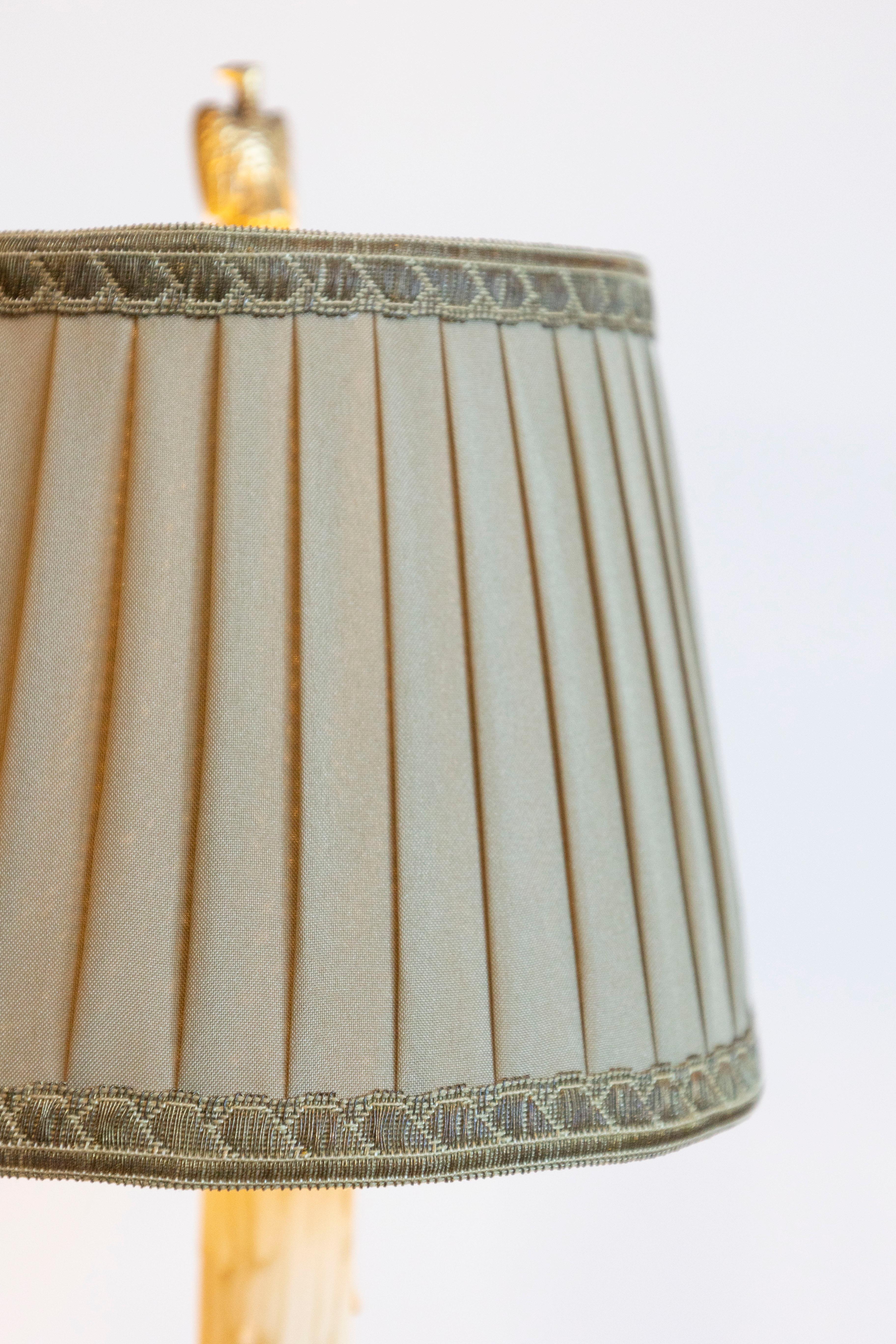 20ième siècle Lampe Bouillotte de style Empire français du 20e siècle avec motif de sphinx en vente