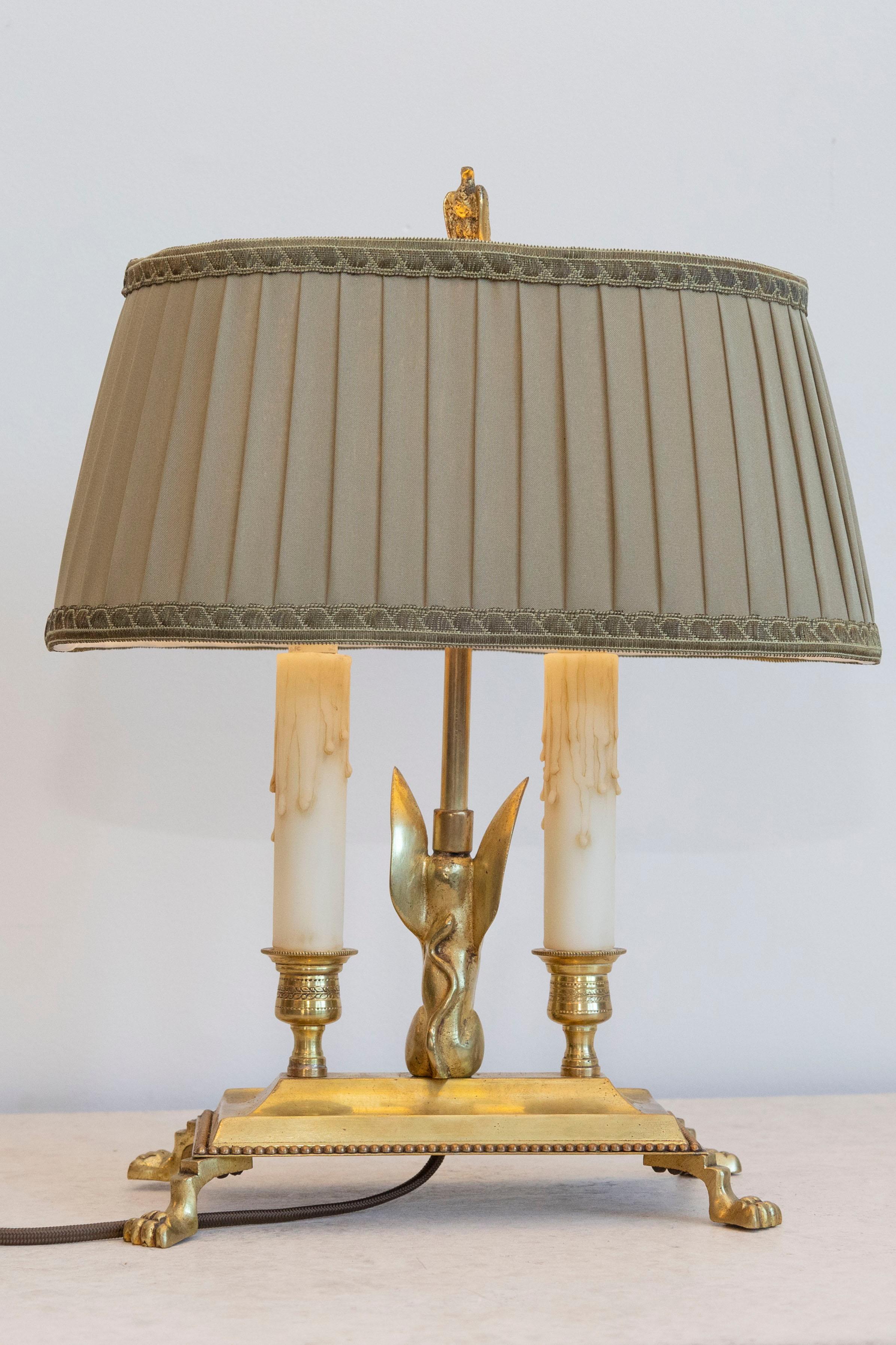 Bronze Lampe Bouillotte de style Empire français du 20e siècle avec motif de sphinx en vente