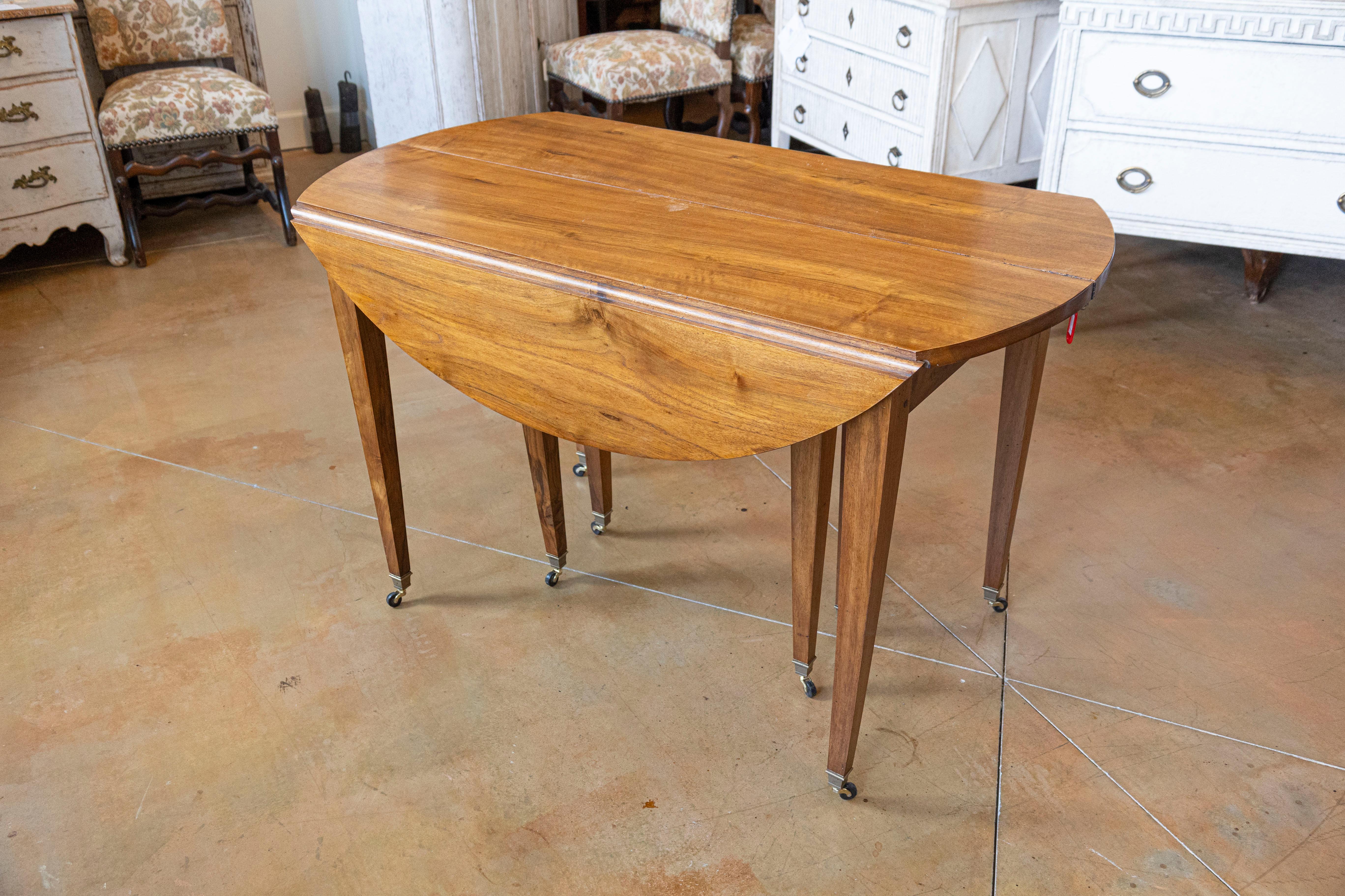 Mesa de comedor extensible francesa del siglo XX en venta 3