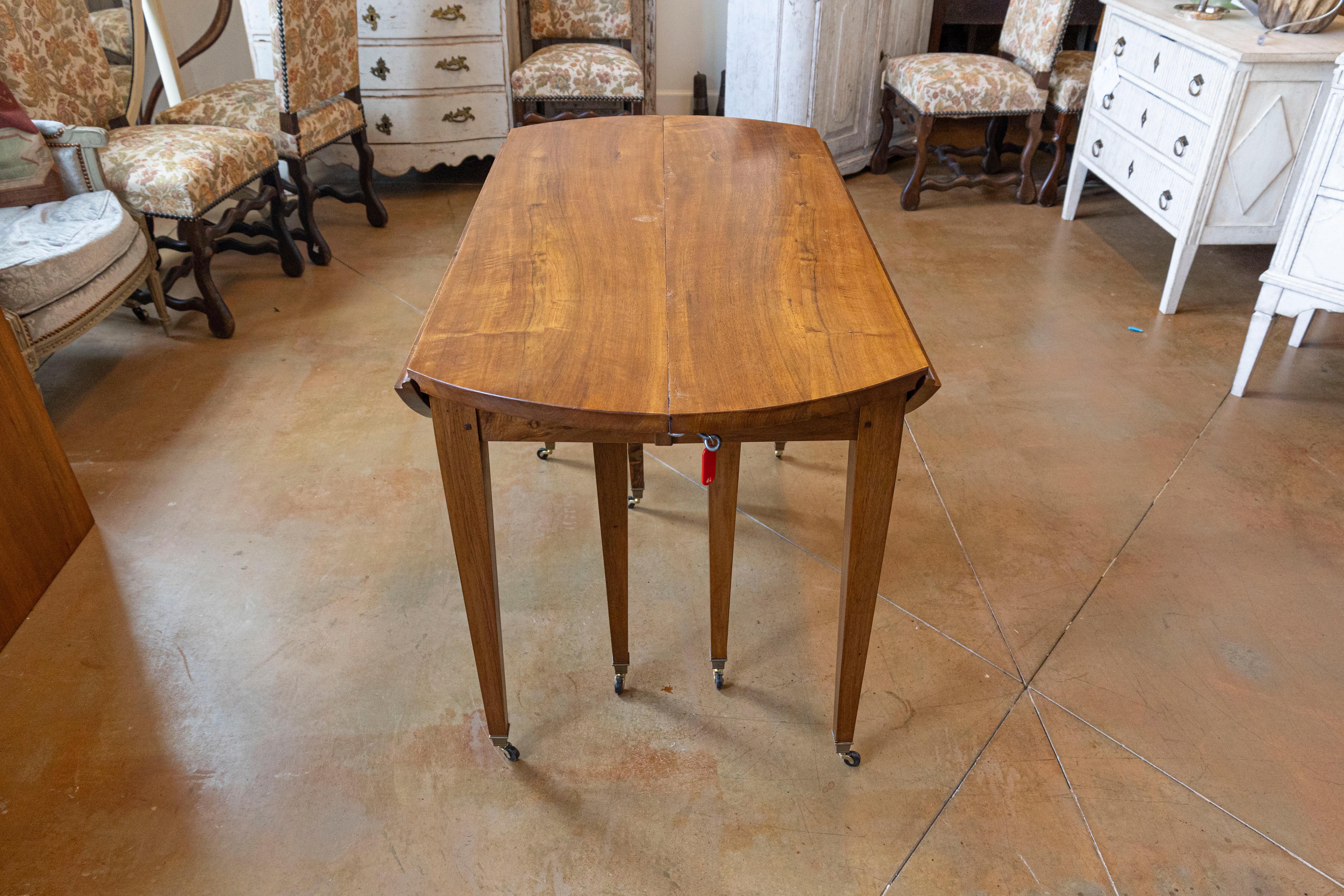 Mesa de comedor extensible francesa del siglo XX en venta 4