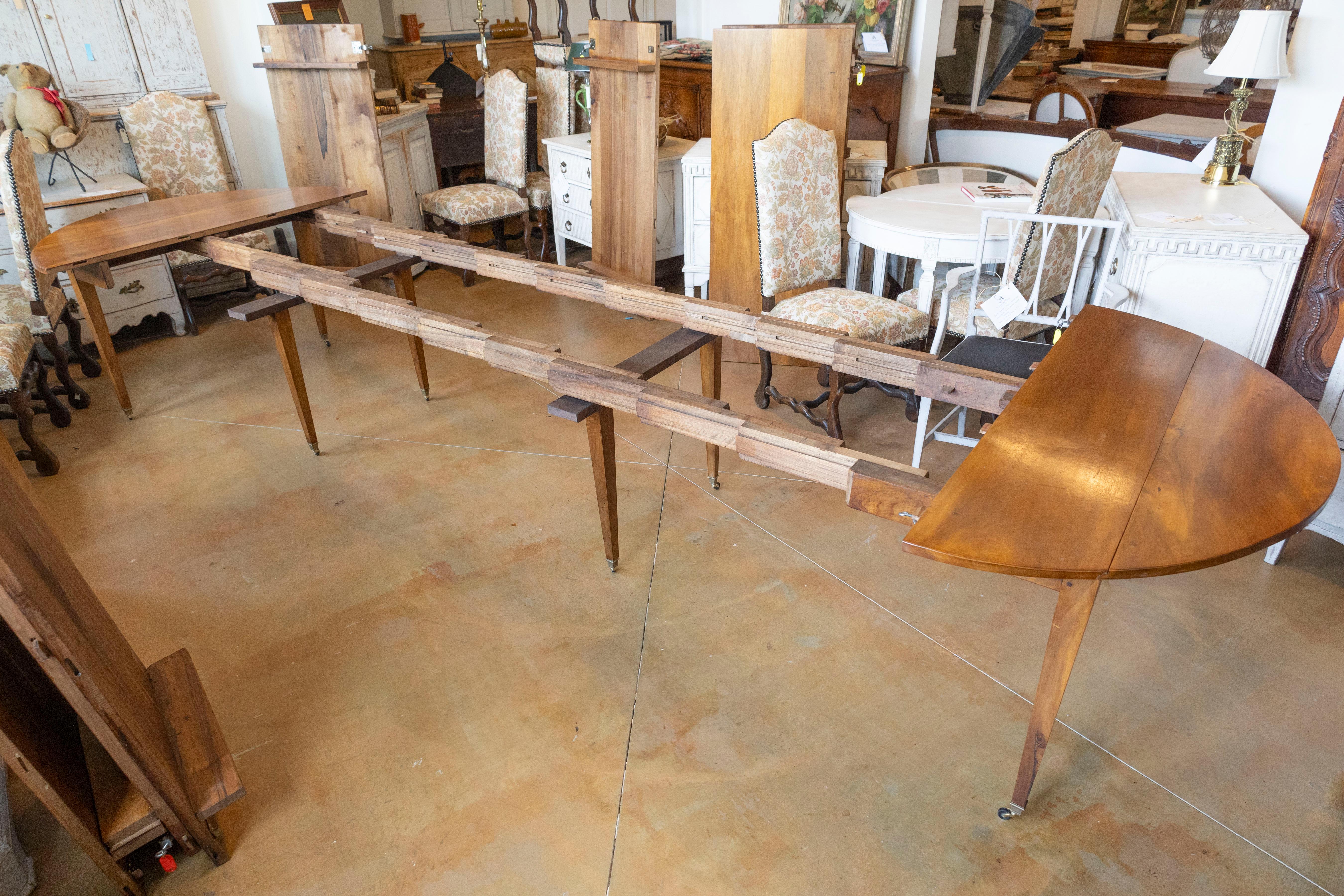 Mesa de comedor extensible francesa del siglo XX Provincial francés en venta