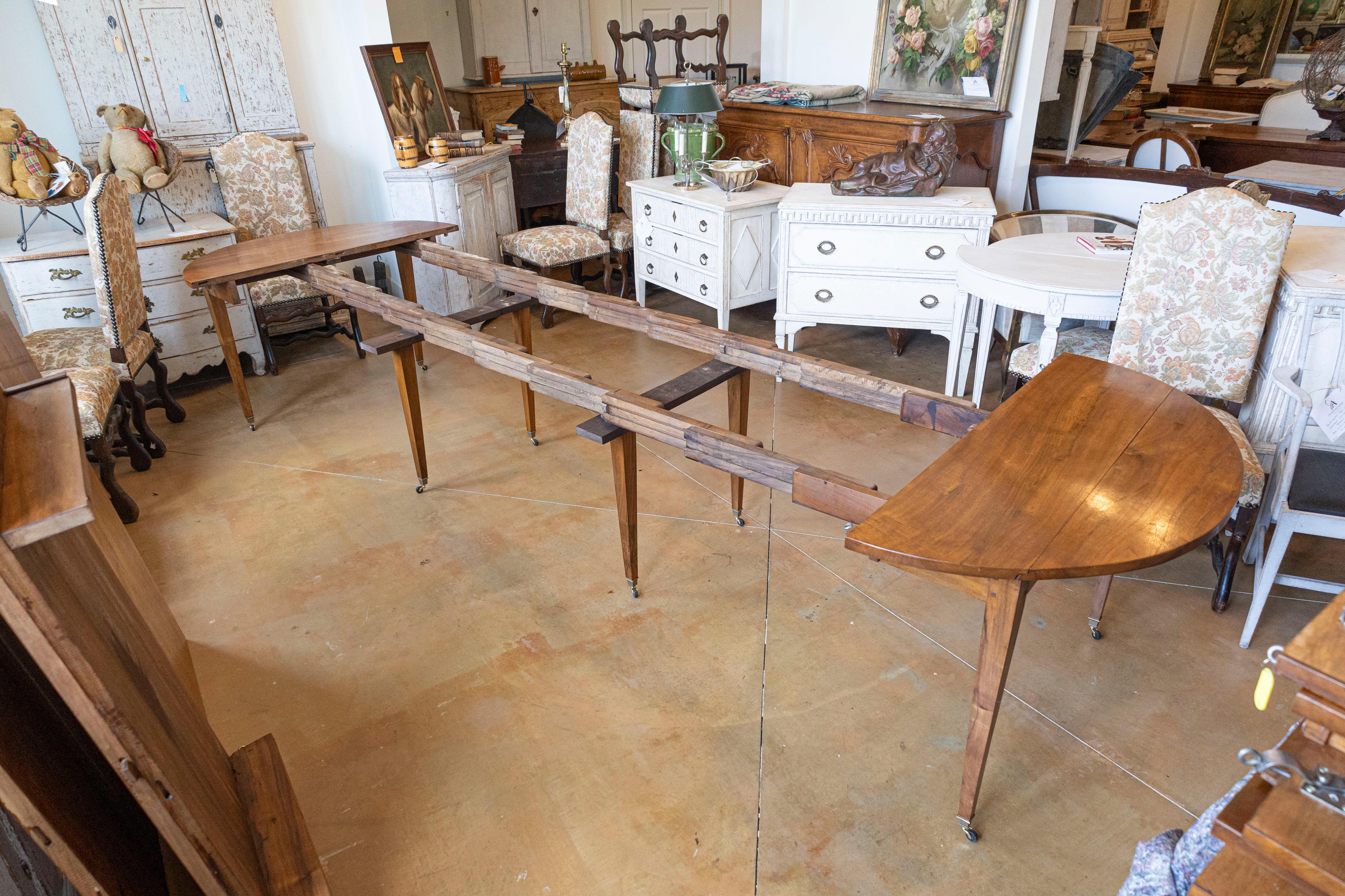 Mesa de comedor extensible francesa del siglo XX Provincial francés en venta