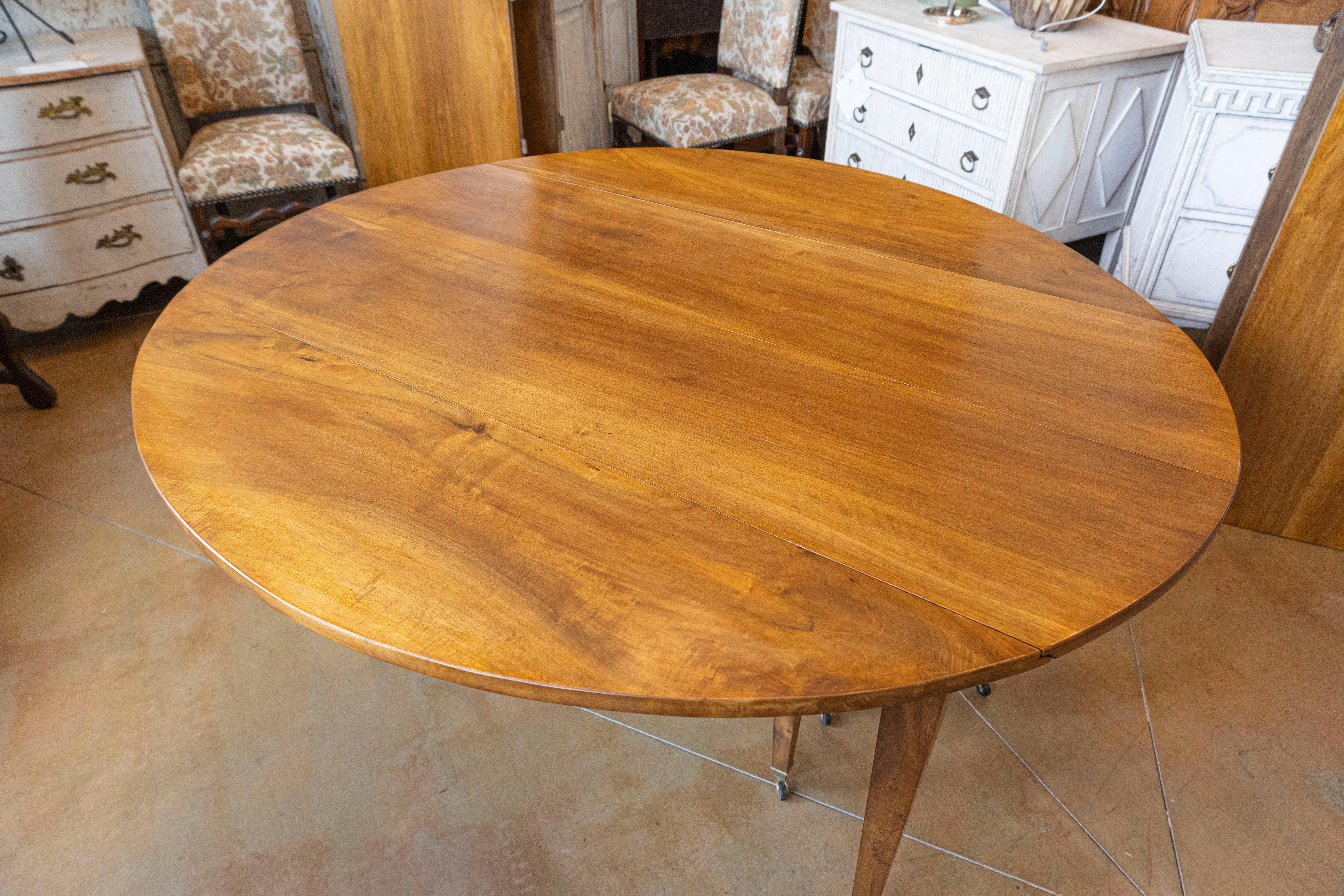 Mesa de comedor extensible francesa del siglo XX Carpintería en venta
