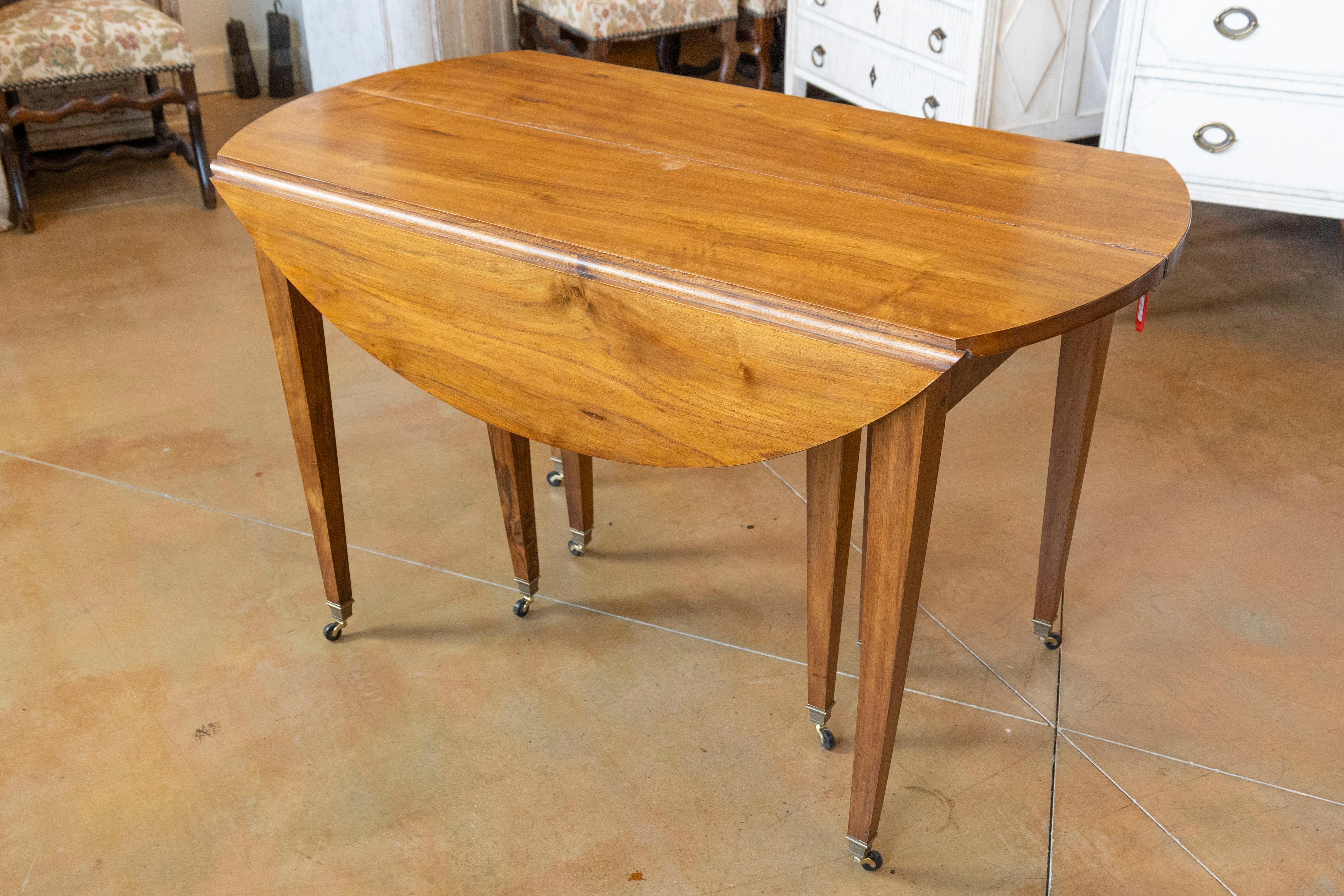 Mesa de comedor extensible francesa del siglo XX en venta 1