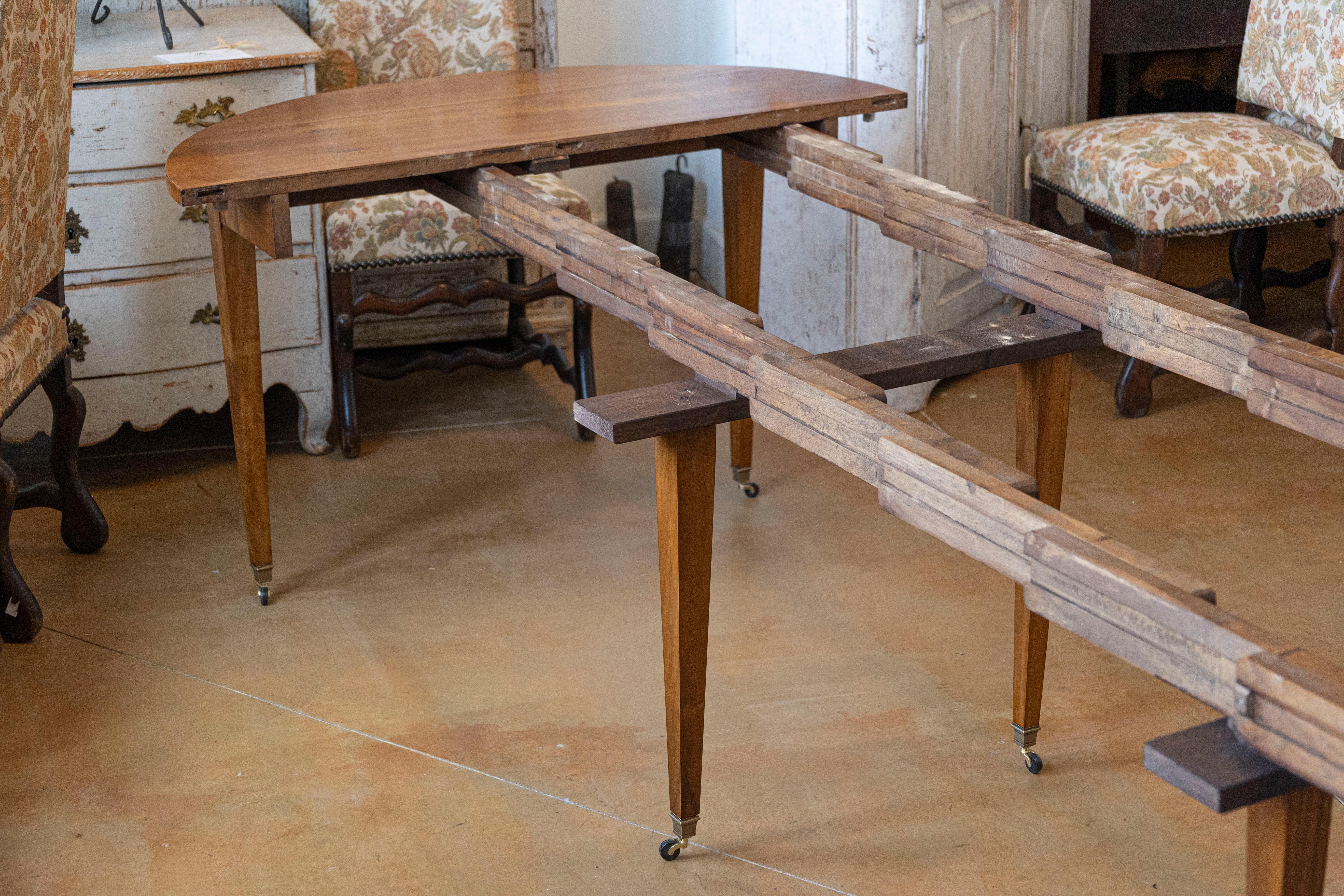Mesa de comedor extensible francesa del siglo XX en venta 1