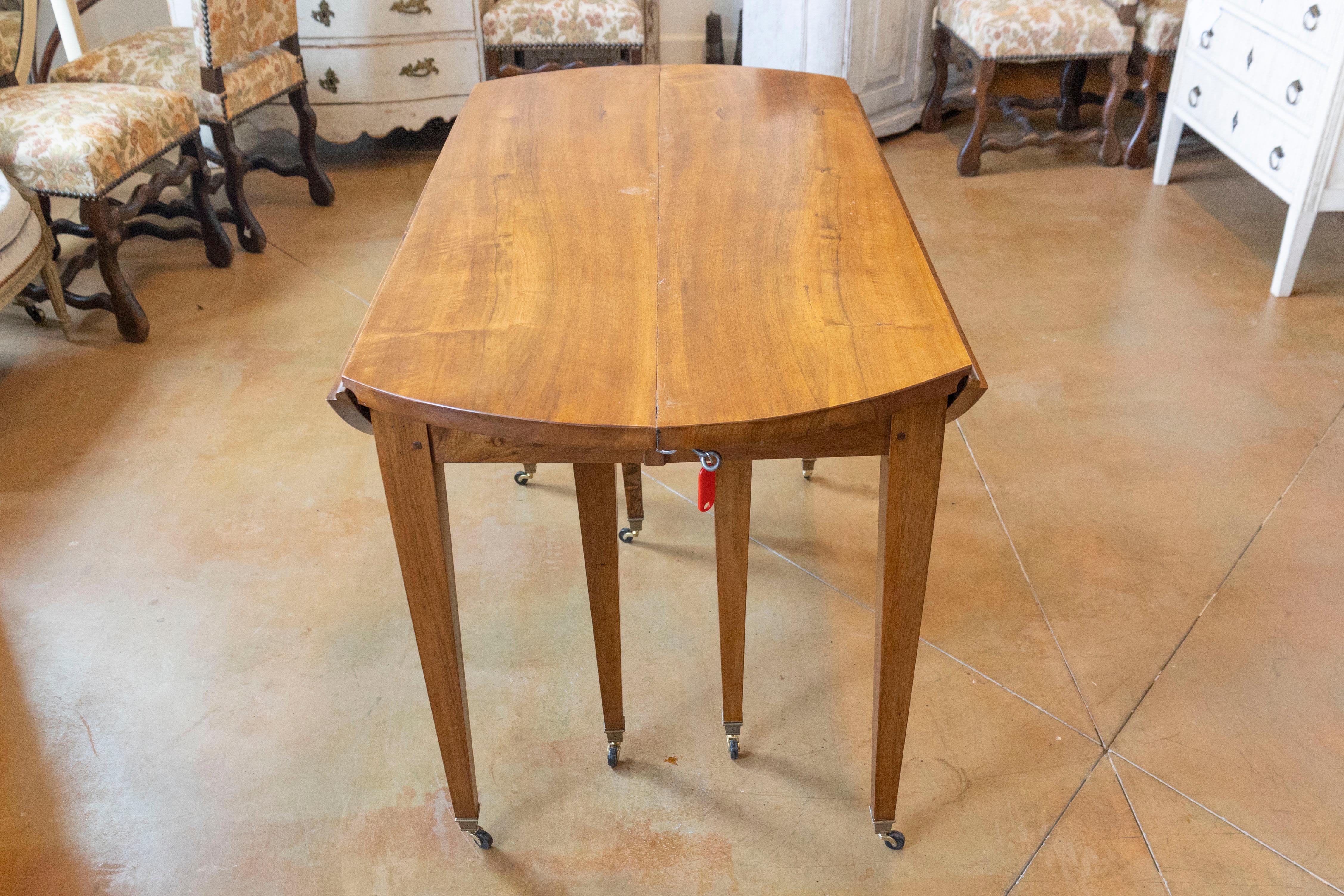 Mesa de comedor extensible francesa del siglo XX en venta 2