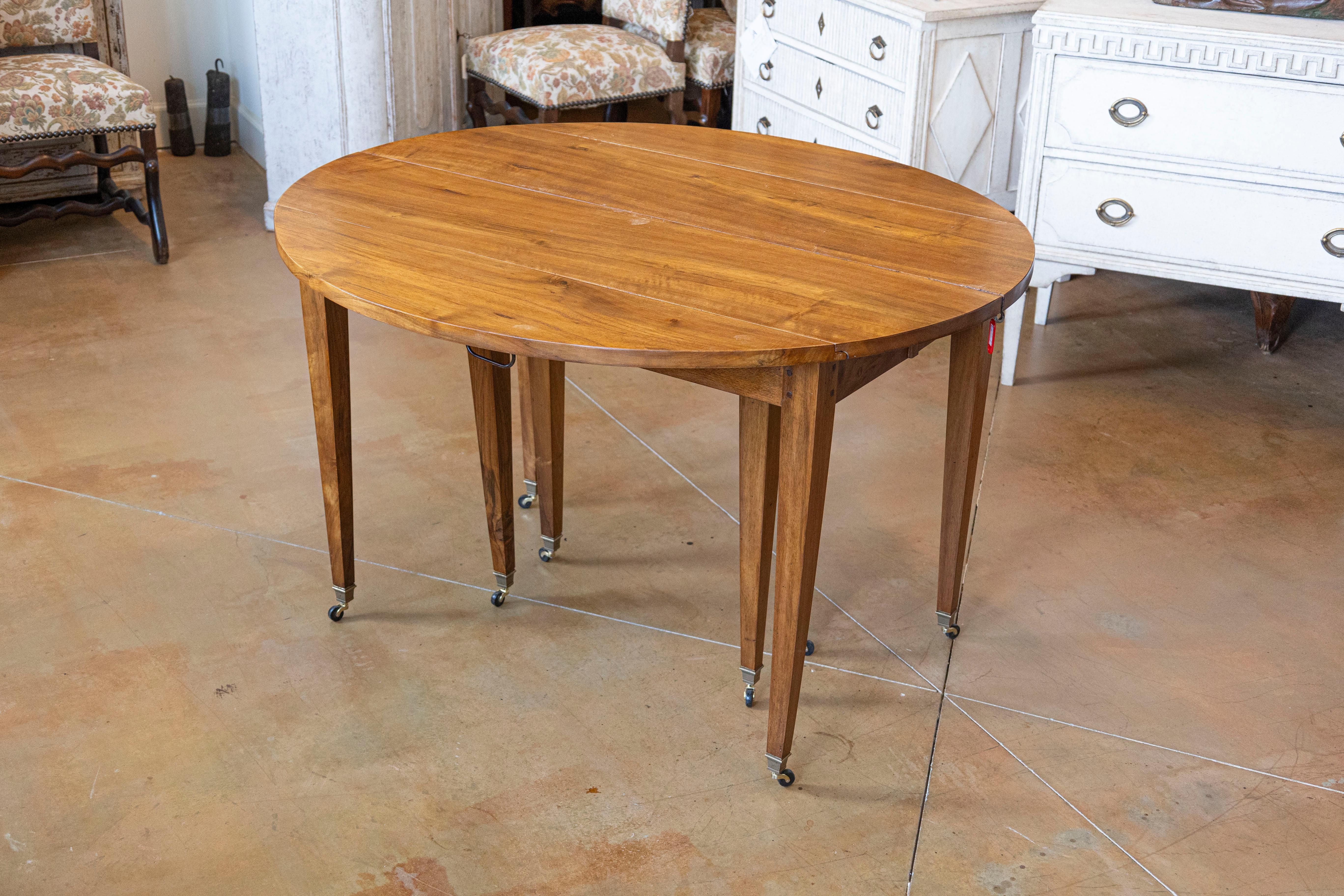 Mesa de comedor extensible francesa del siglo XX en venta 2