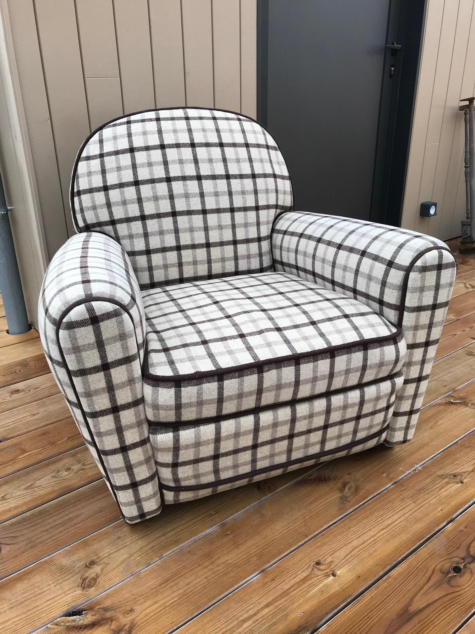 20th Century French Fabric Club Armchair In Good Condition In LEGNY, FR