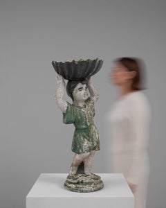 Scultura figurativa francese del XX secolo in cemento grigio