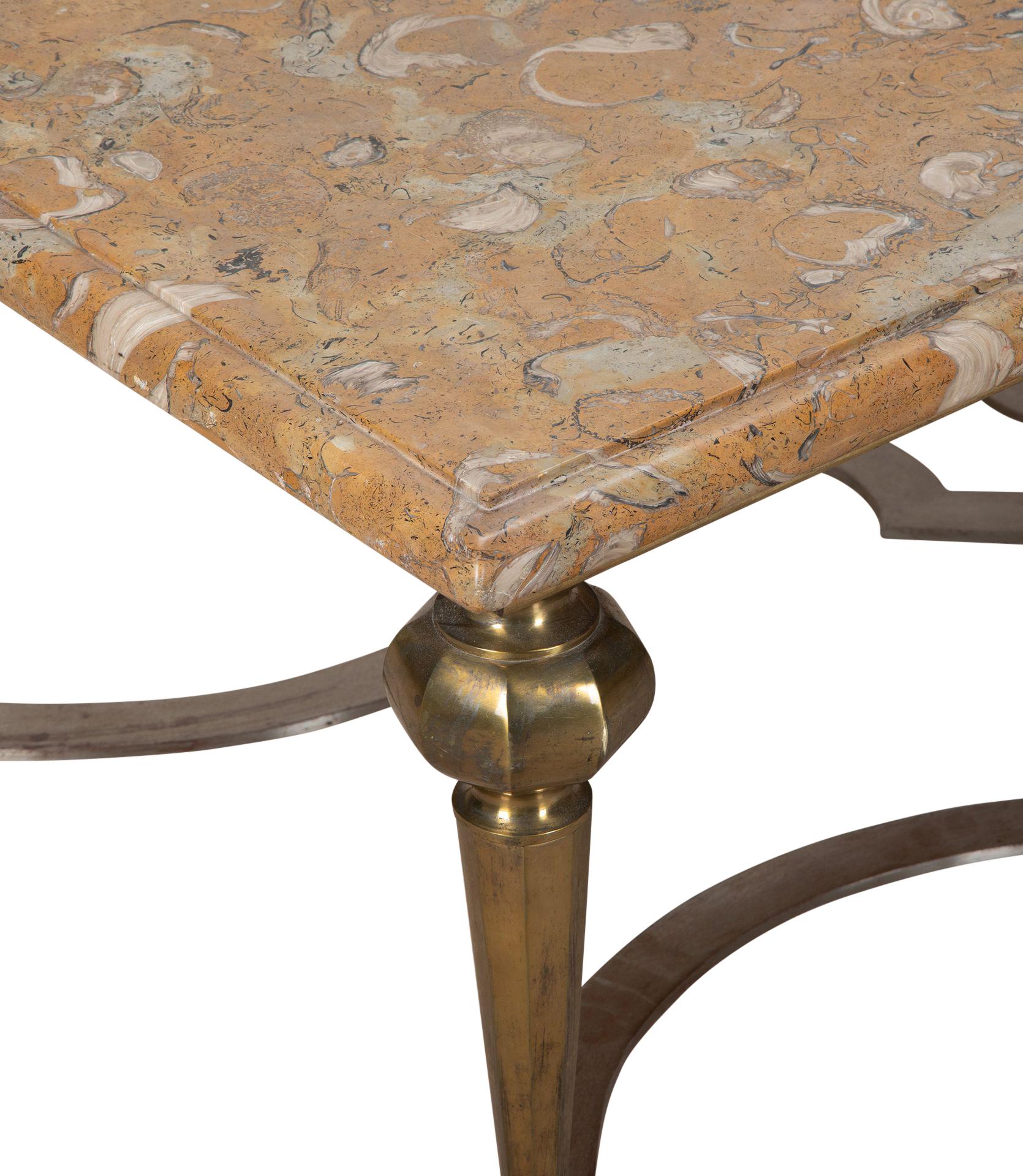 Mesa de centro francesa del siglo XX con tapa de mármol fosilizado en venta 1